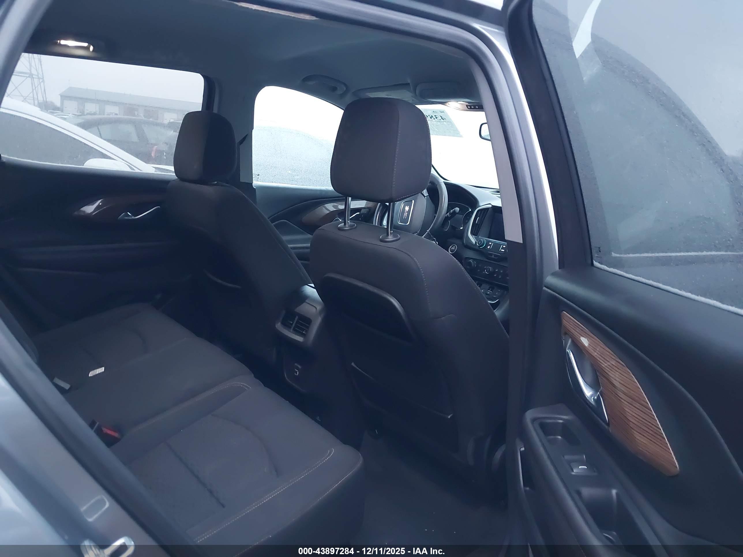 GMC TERRAIN image 8