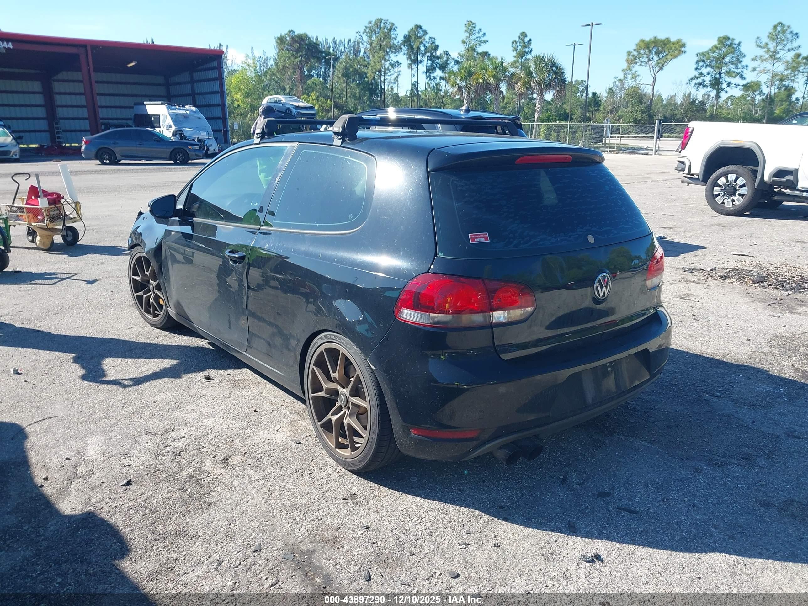 VOLKSWAGEN GOLF image 3