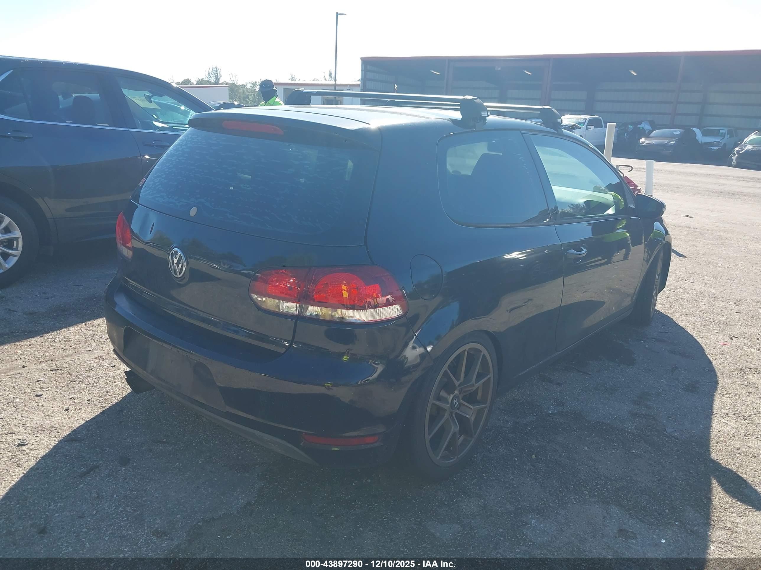 VOLKSWAGEN GOLF image 4