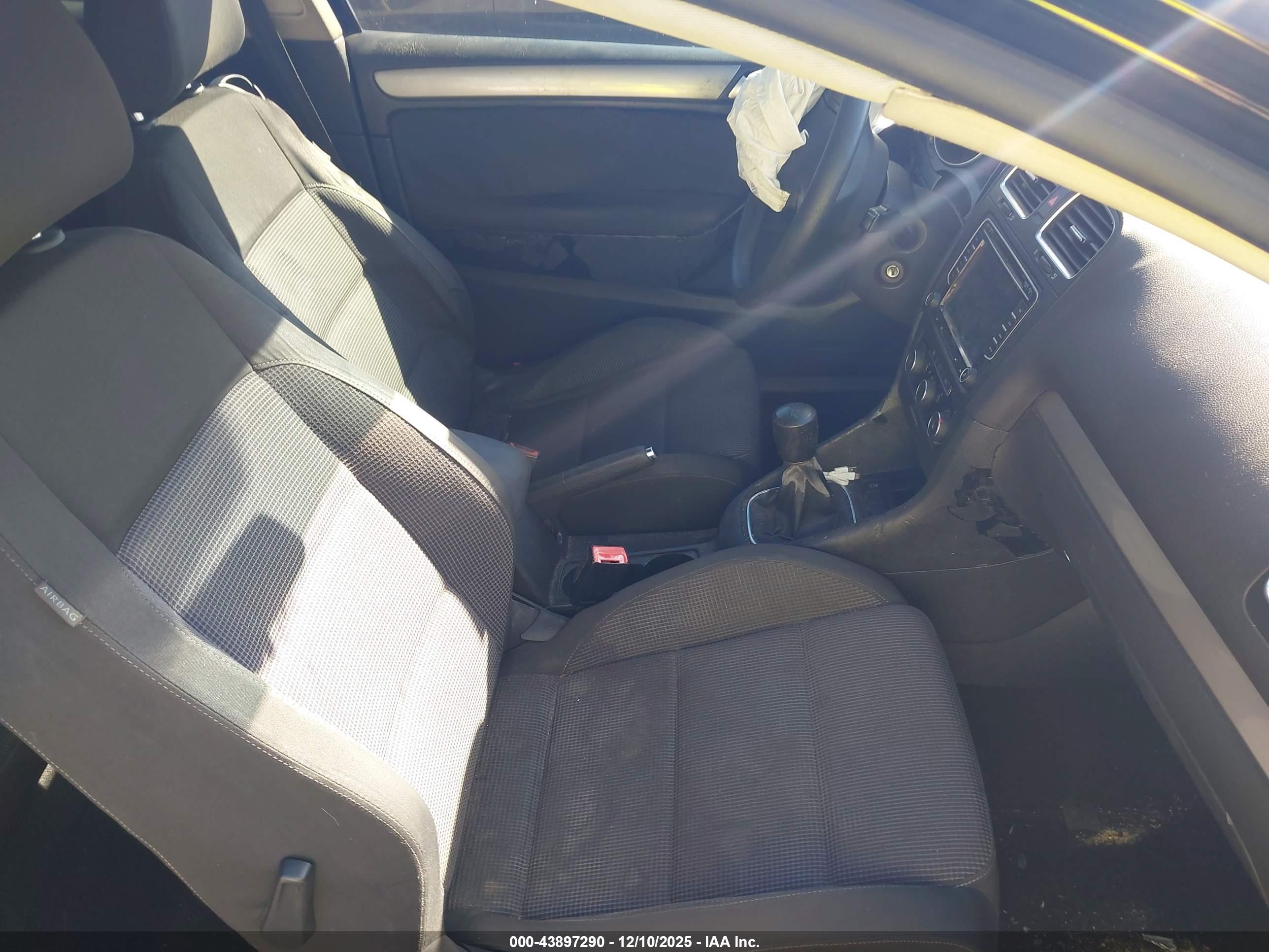 VOLKSWAGEN GOLF image 5