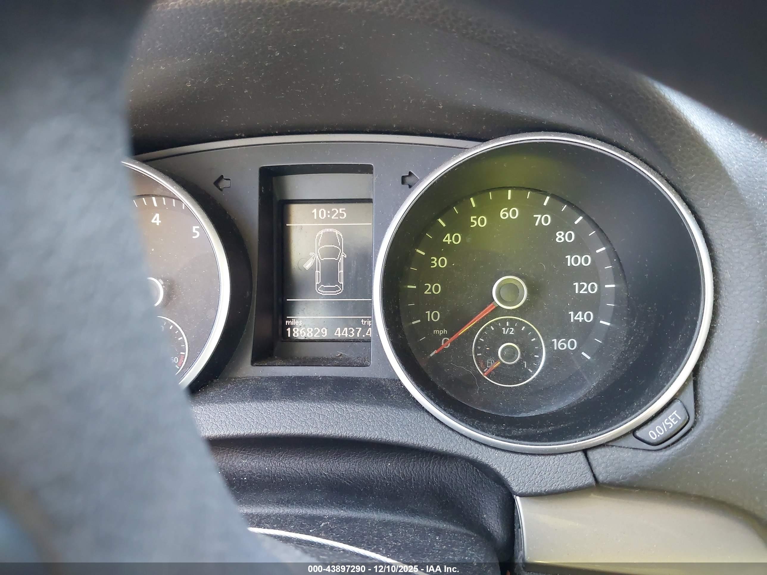 VOLKSWAGEN GOLF image 7