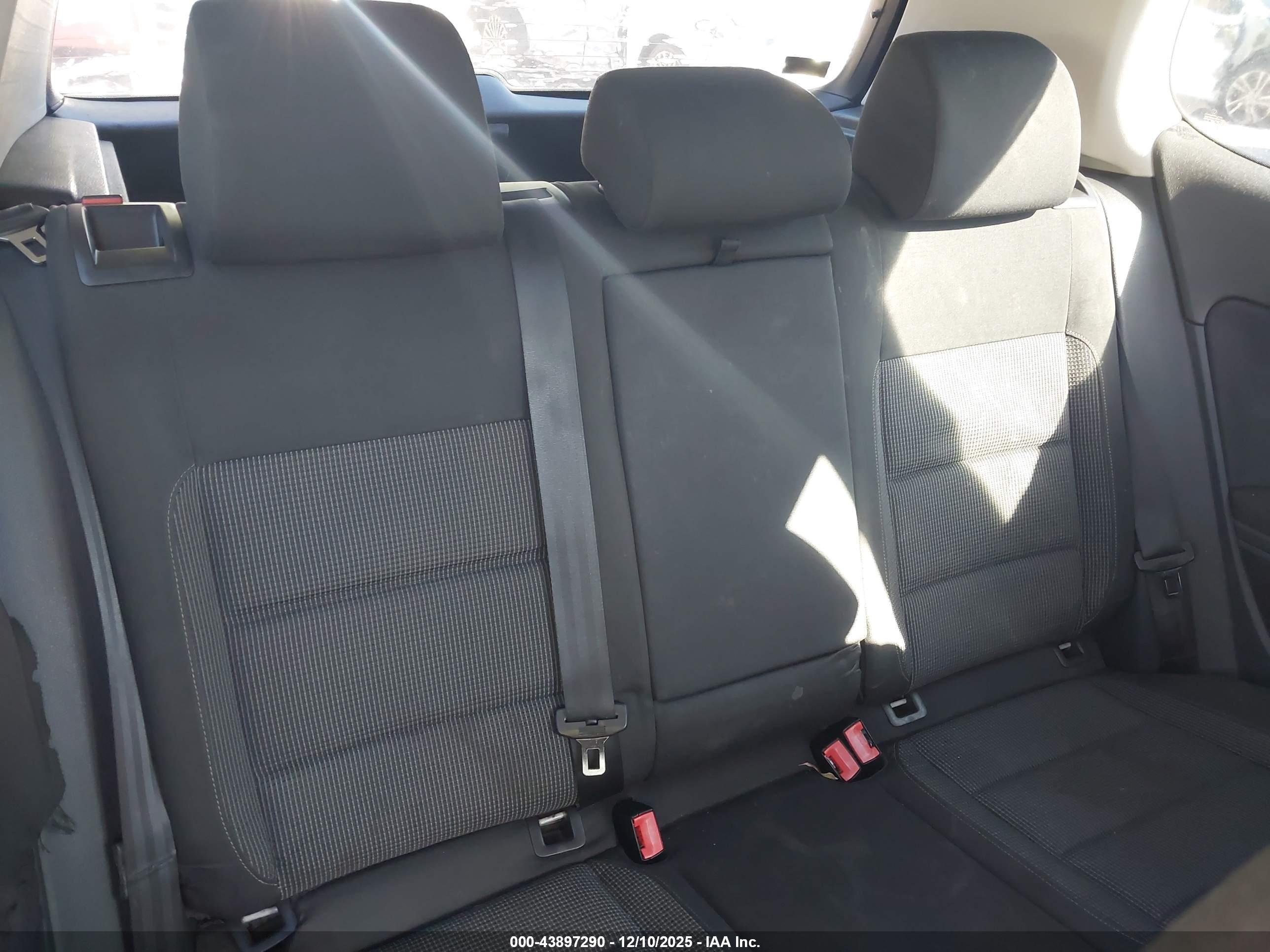 VOLKSWAGEN GOLF image 8