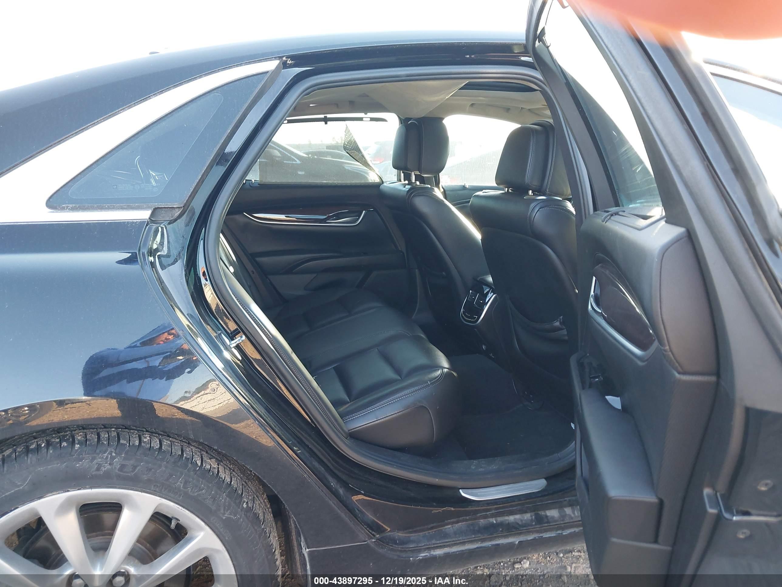 CADILLAC XTS image 8
