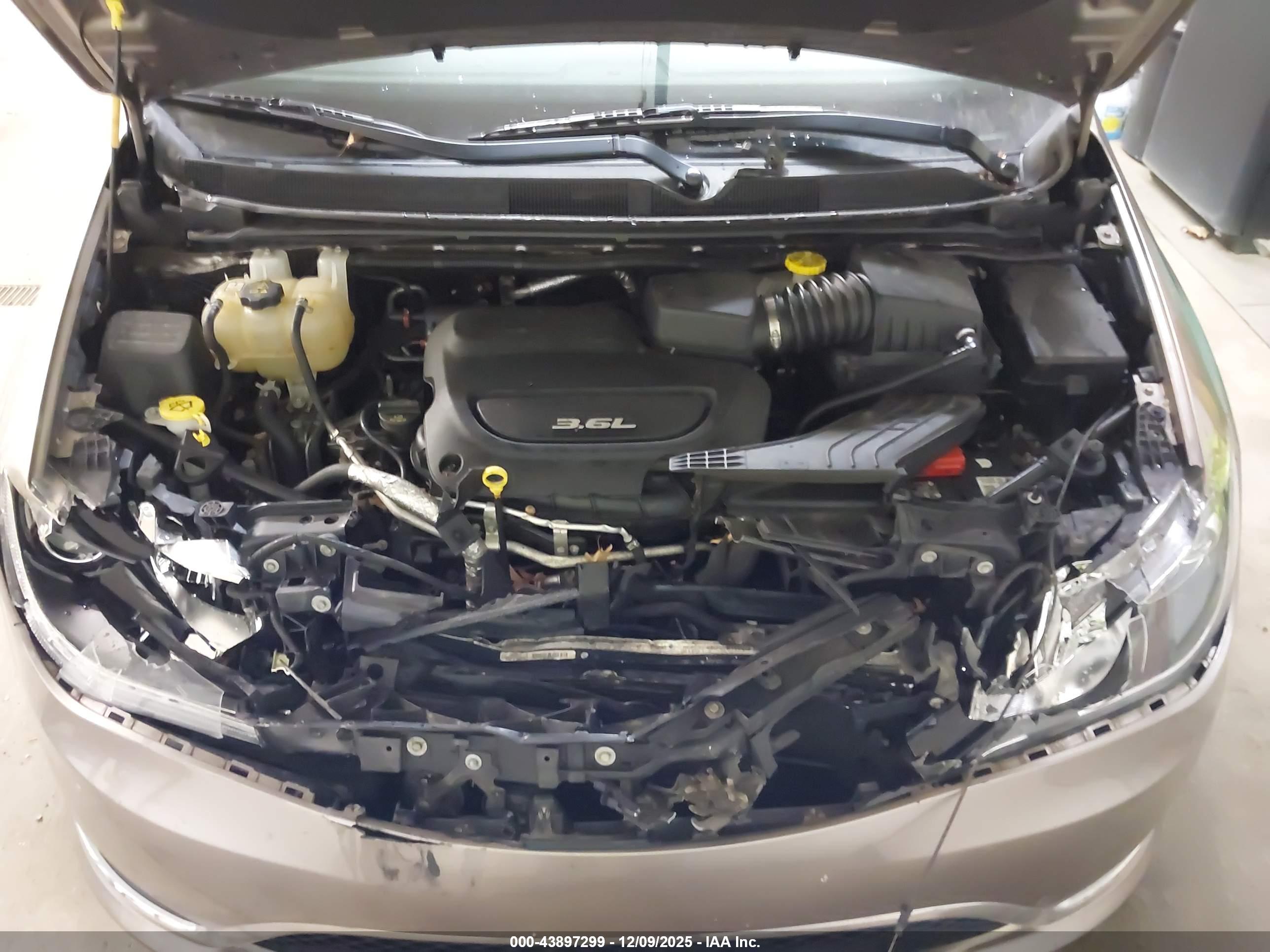 CHRYSLER PACIFICA image 10