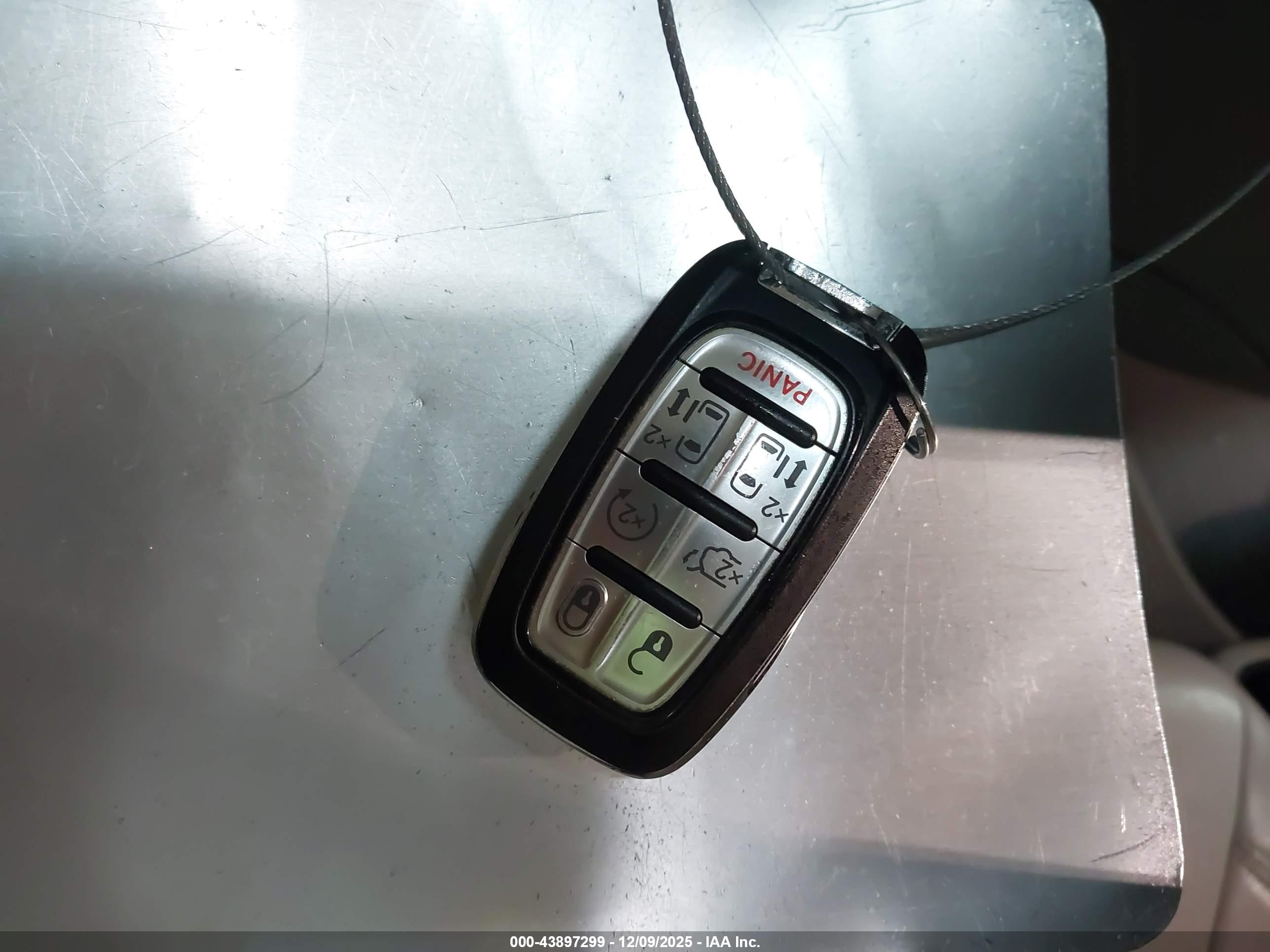 CHRYSLER PACIFICA image 11