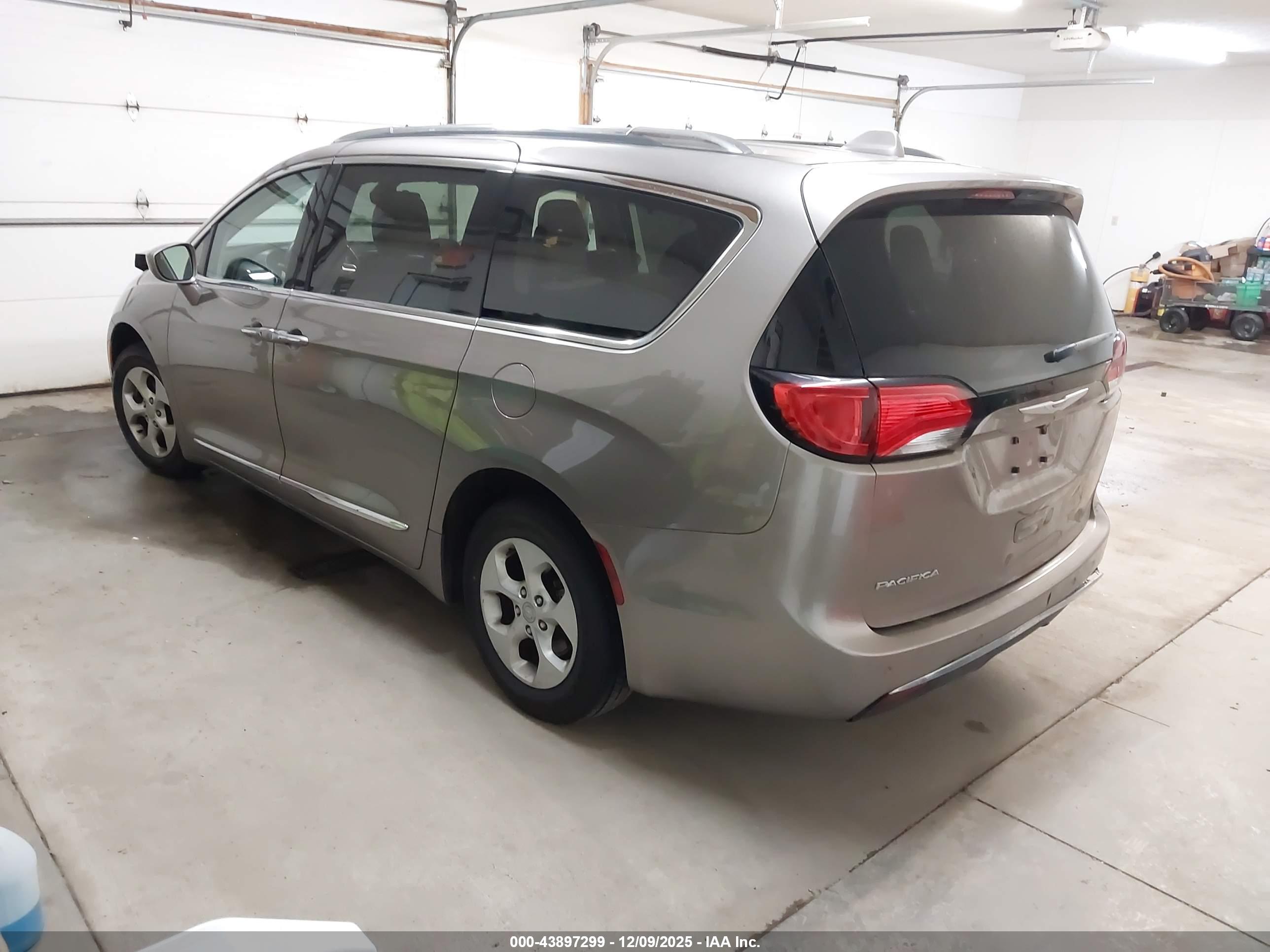 CHRYSLER PACIFICA image 3