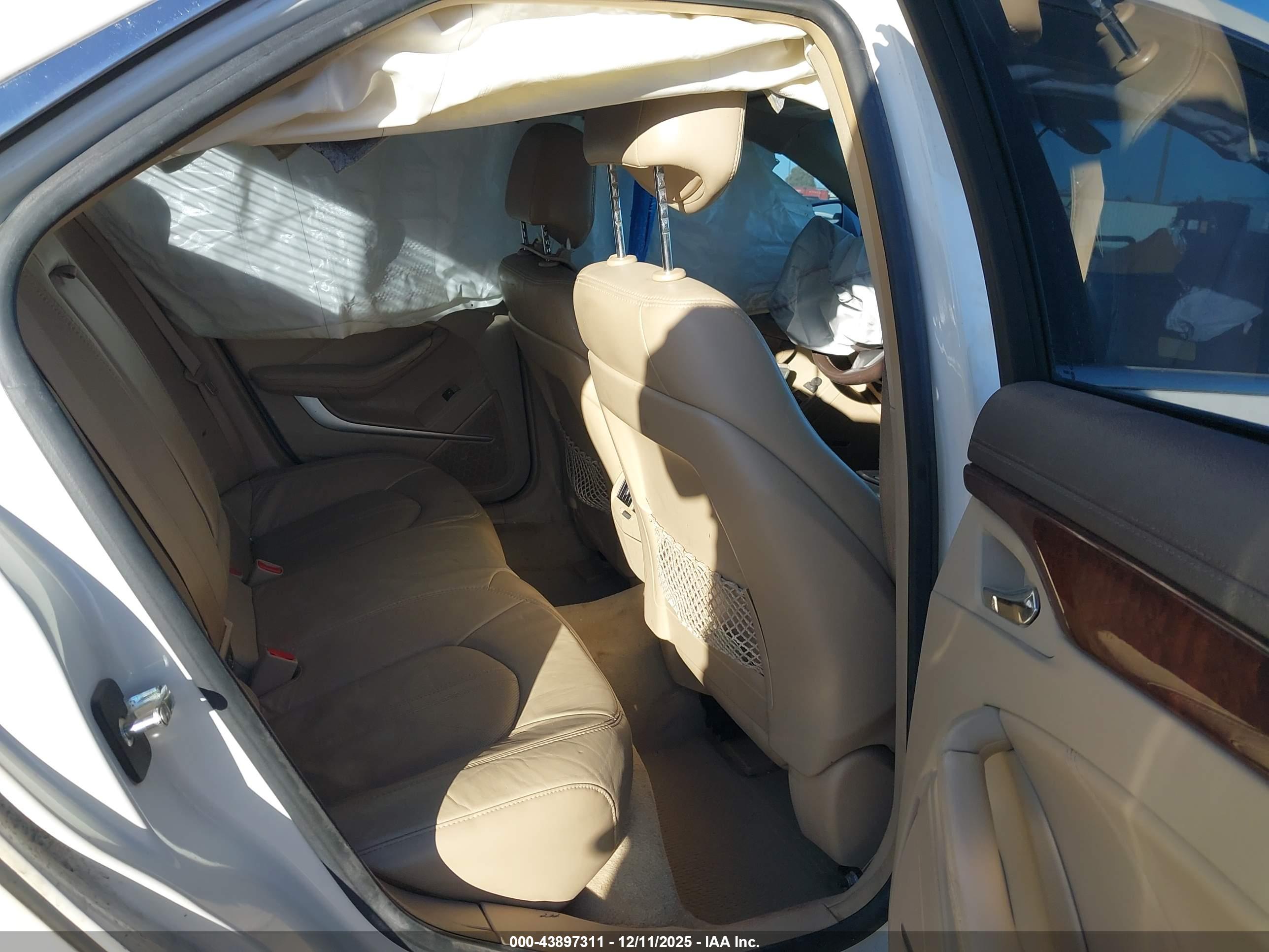 CADILLAC CTS image 8