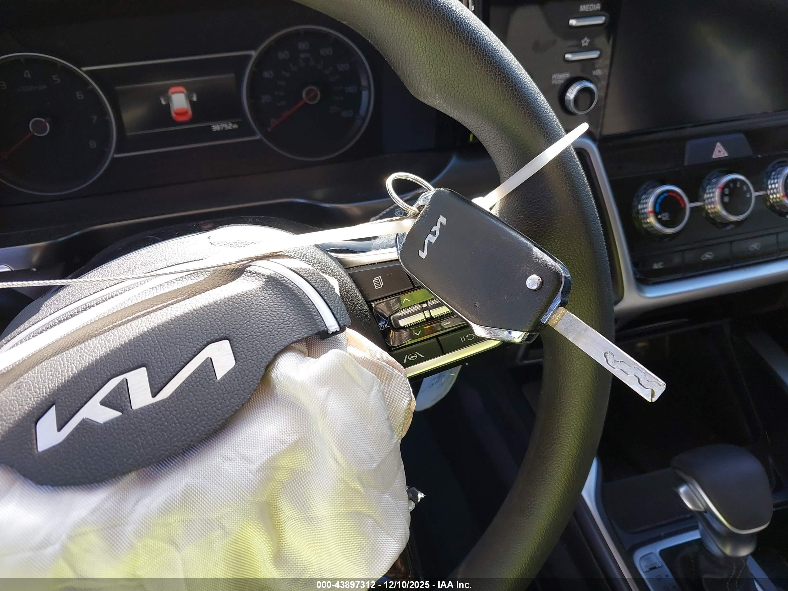 KIA SORENTO image 11