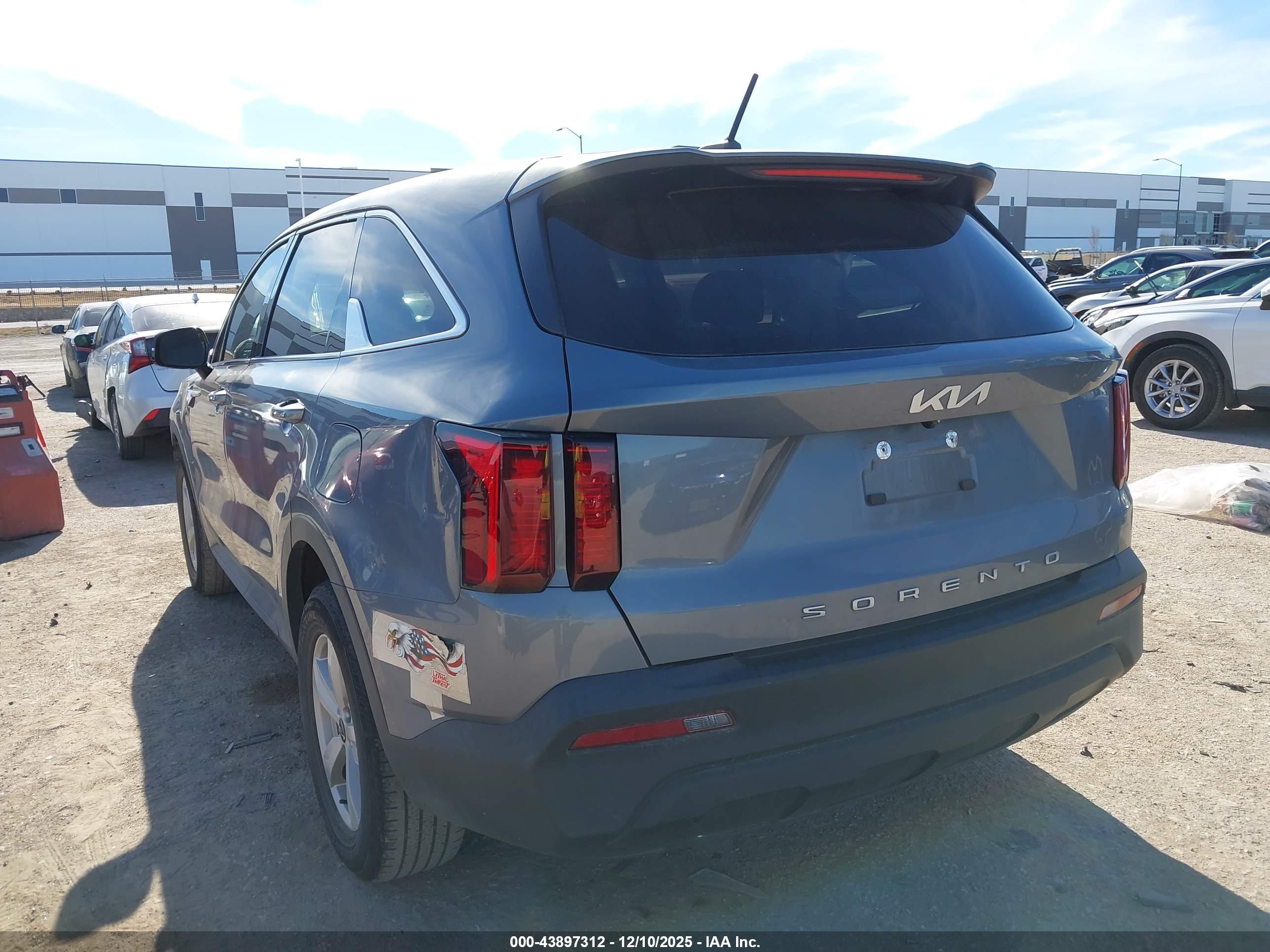 KIA SORENTO image 3