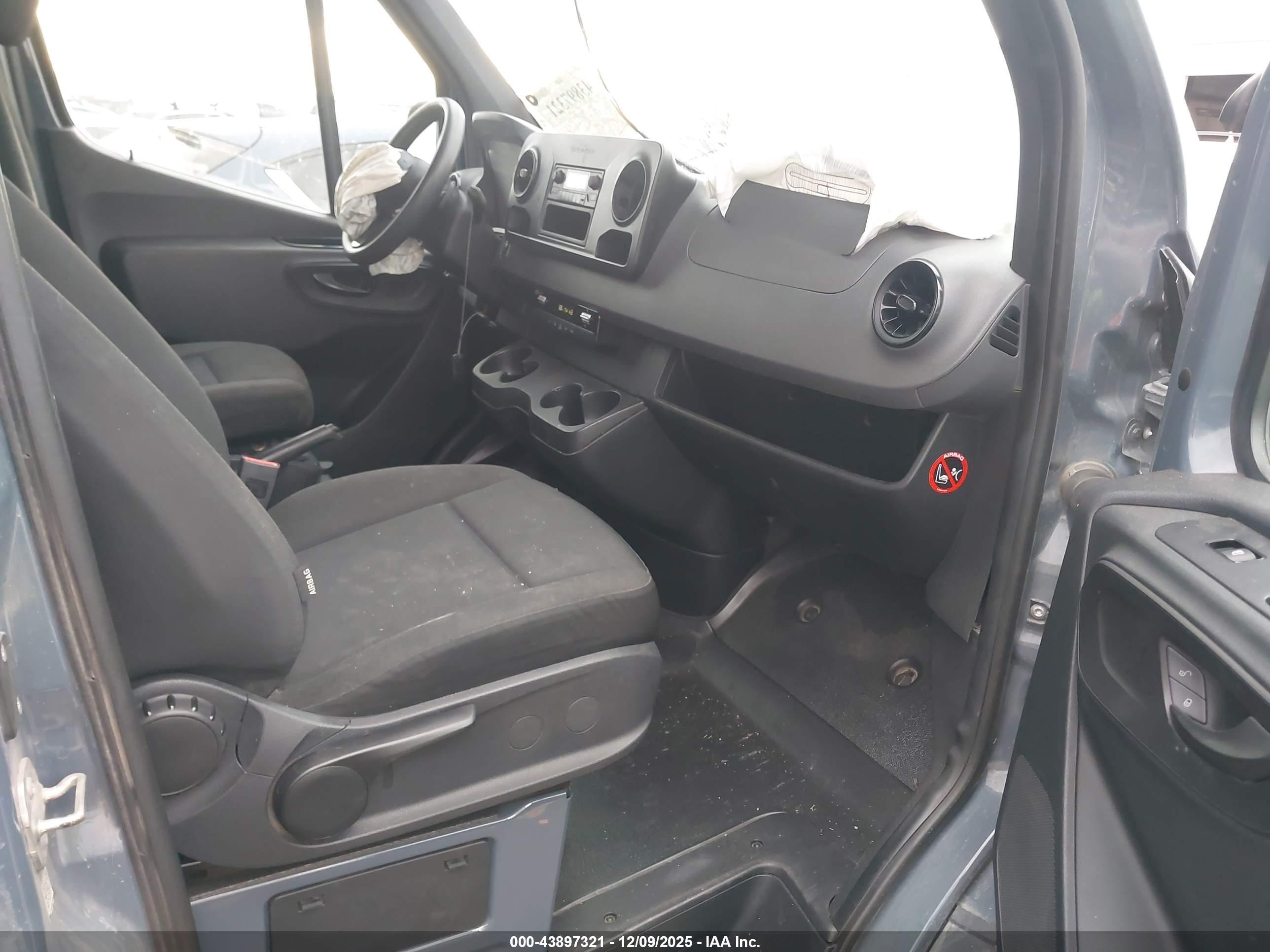 MERCEDES-BENZ SPRINTER image 5