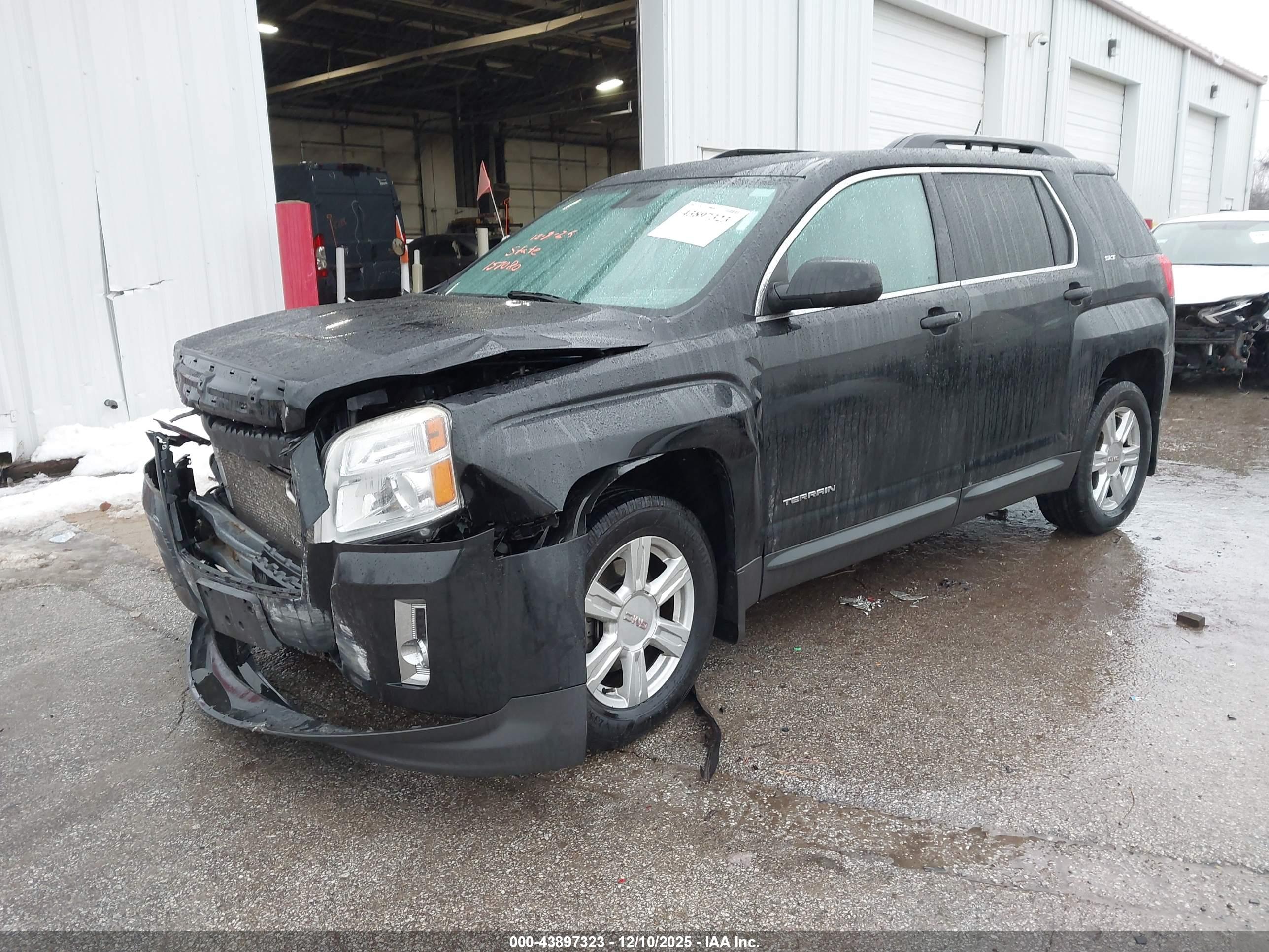 GMC TERRAIN image 2