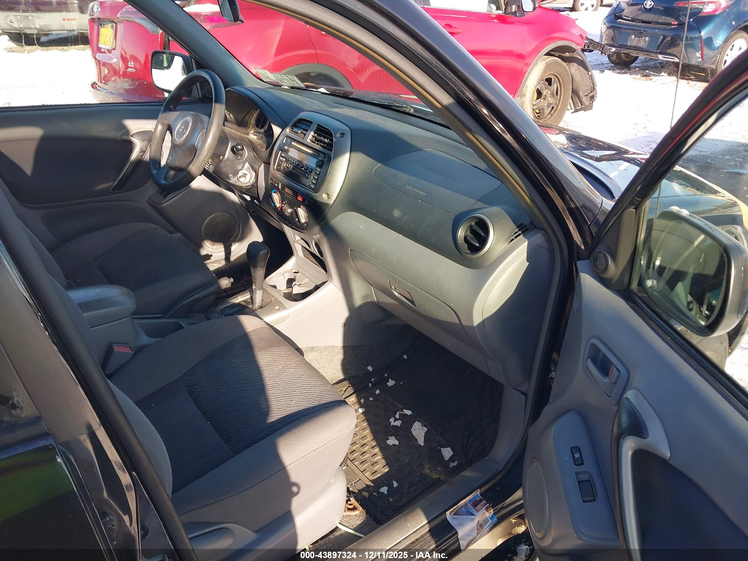 TOYOTA RAV4 image 5