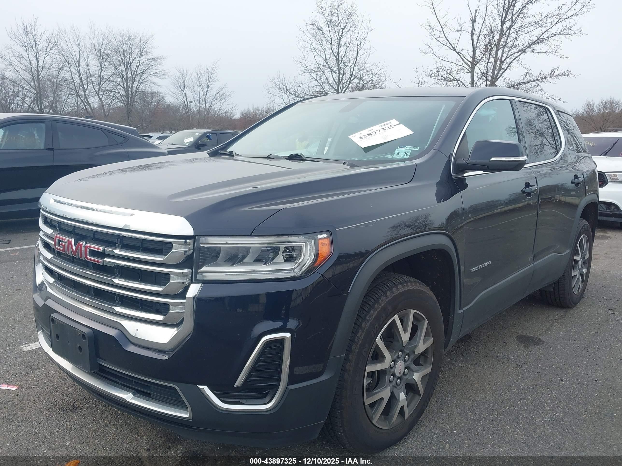GMC ACADIA image 2