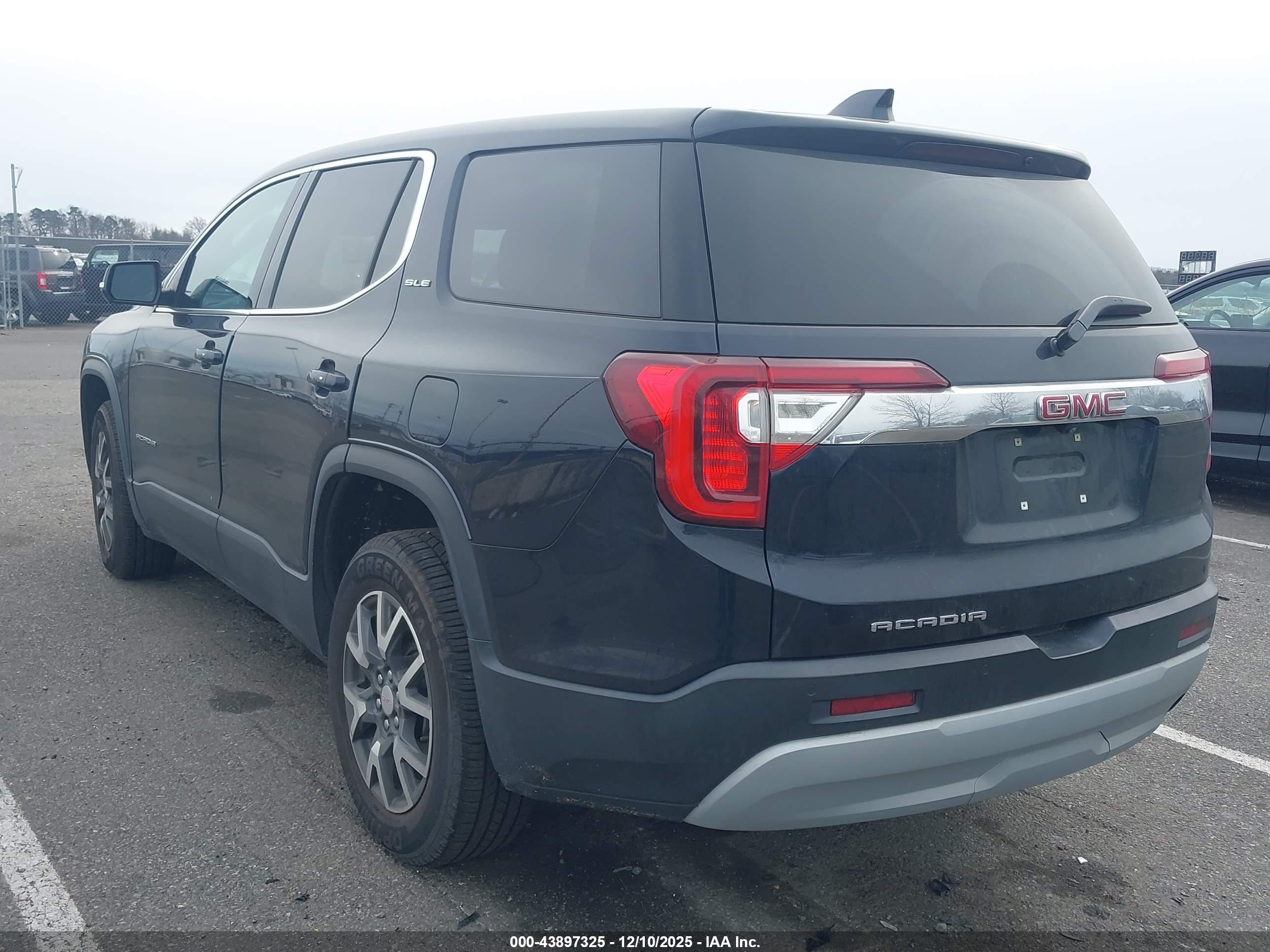 GMC ACADIA image 3