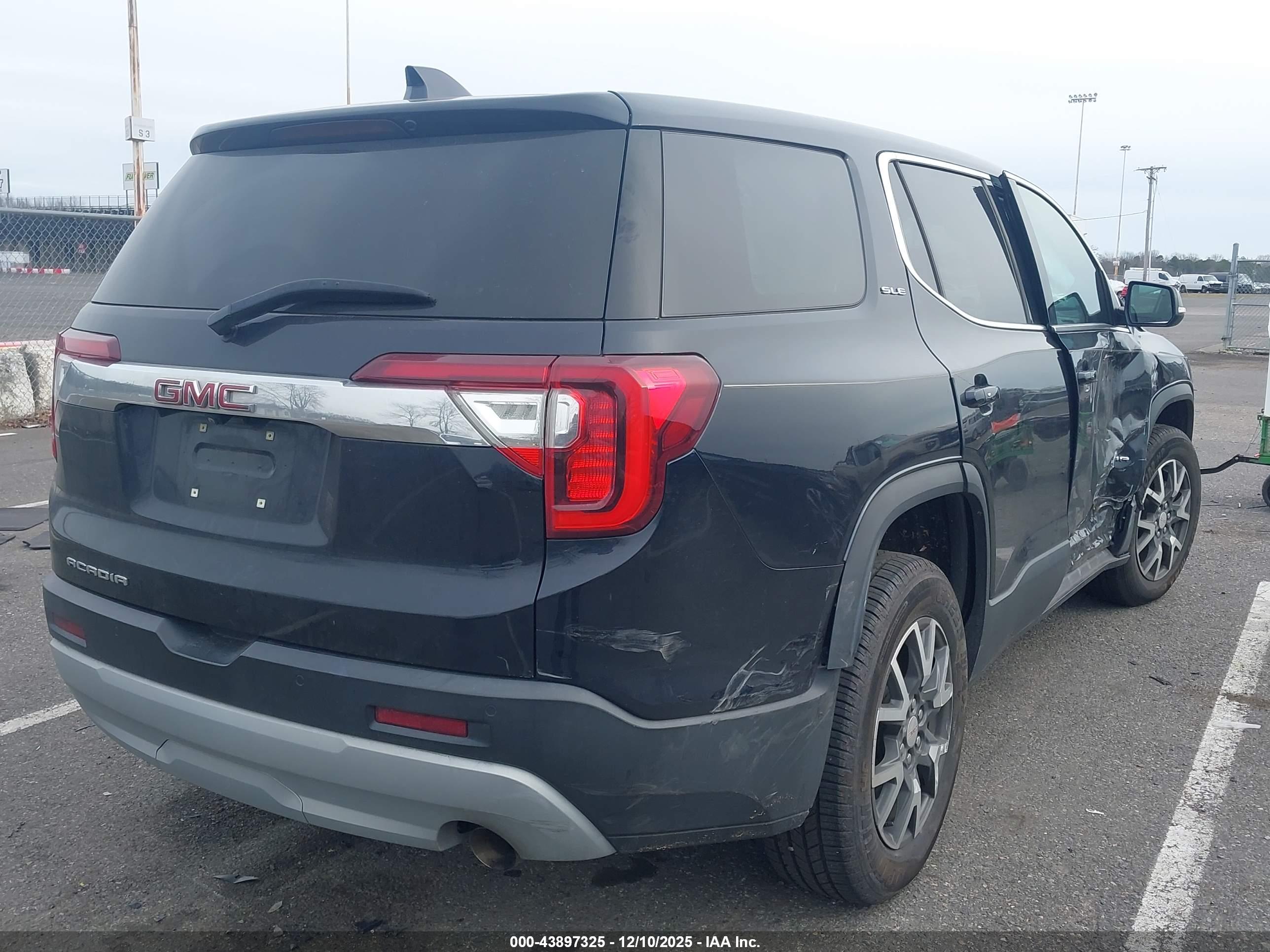 GMC ACADIA image 4
