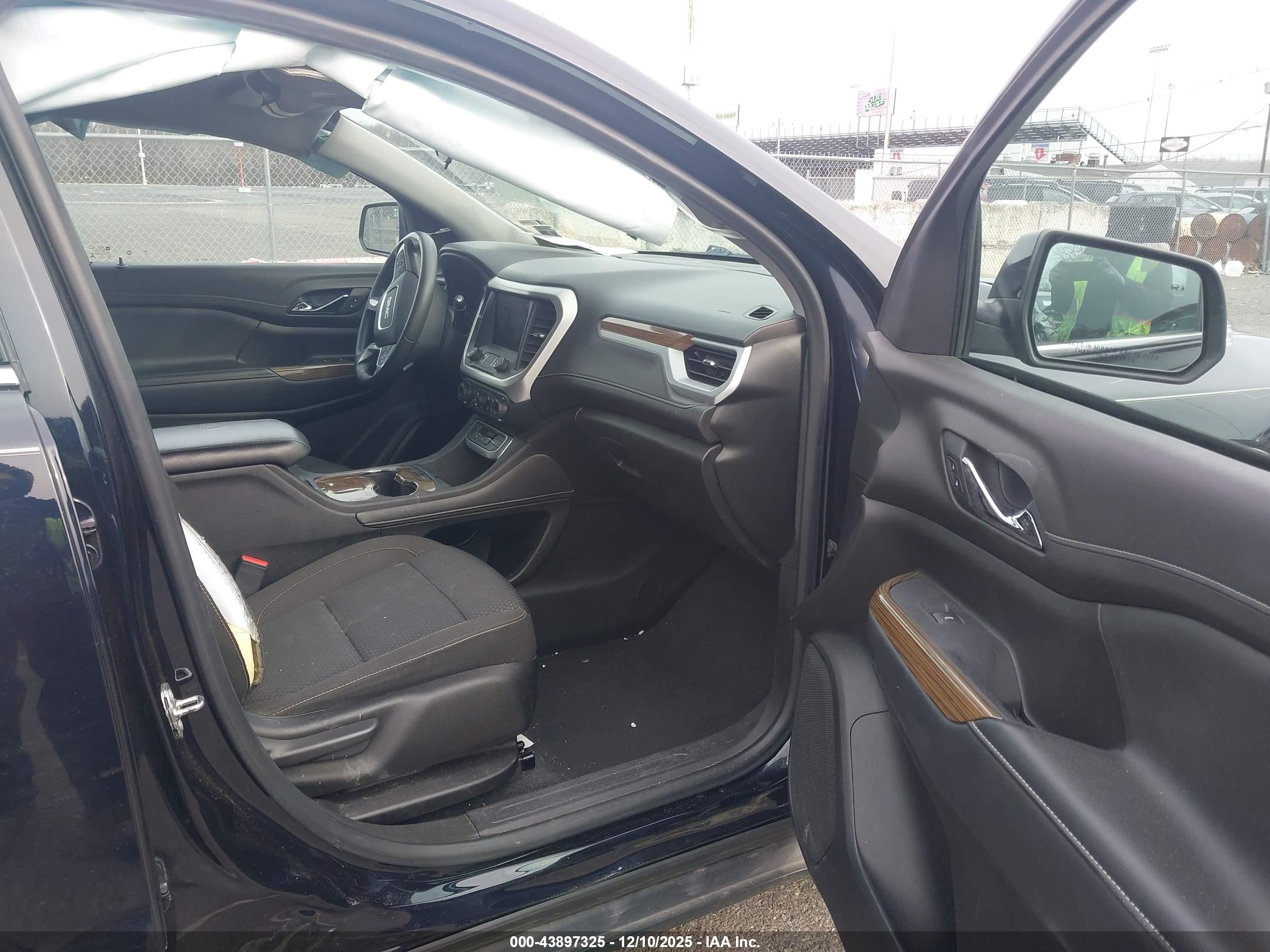 GMC ACADIA image 5