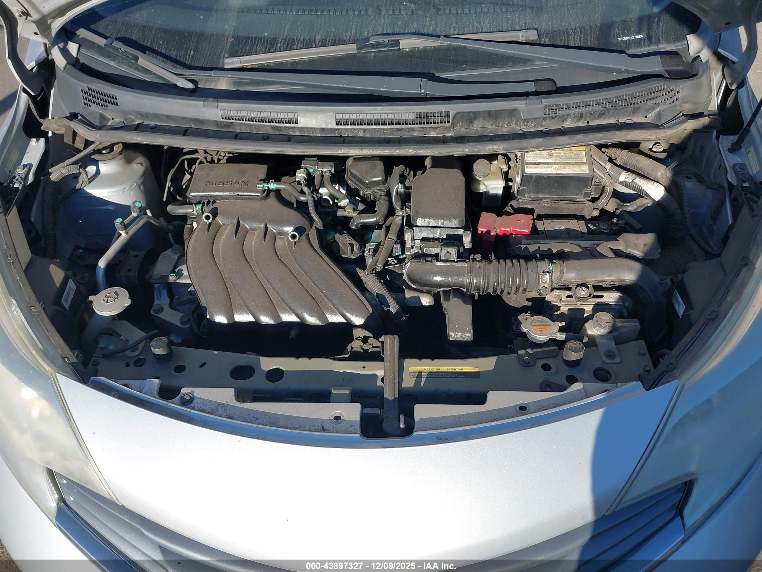 NISSAN VERSA image 10