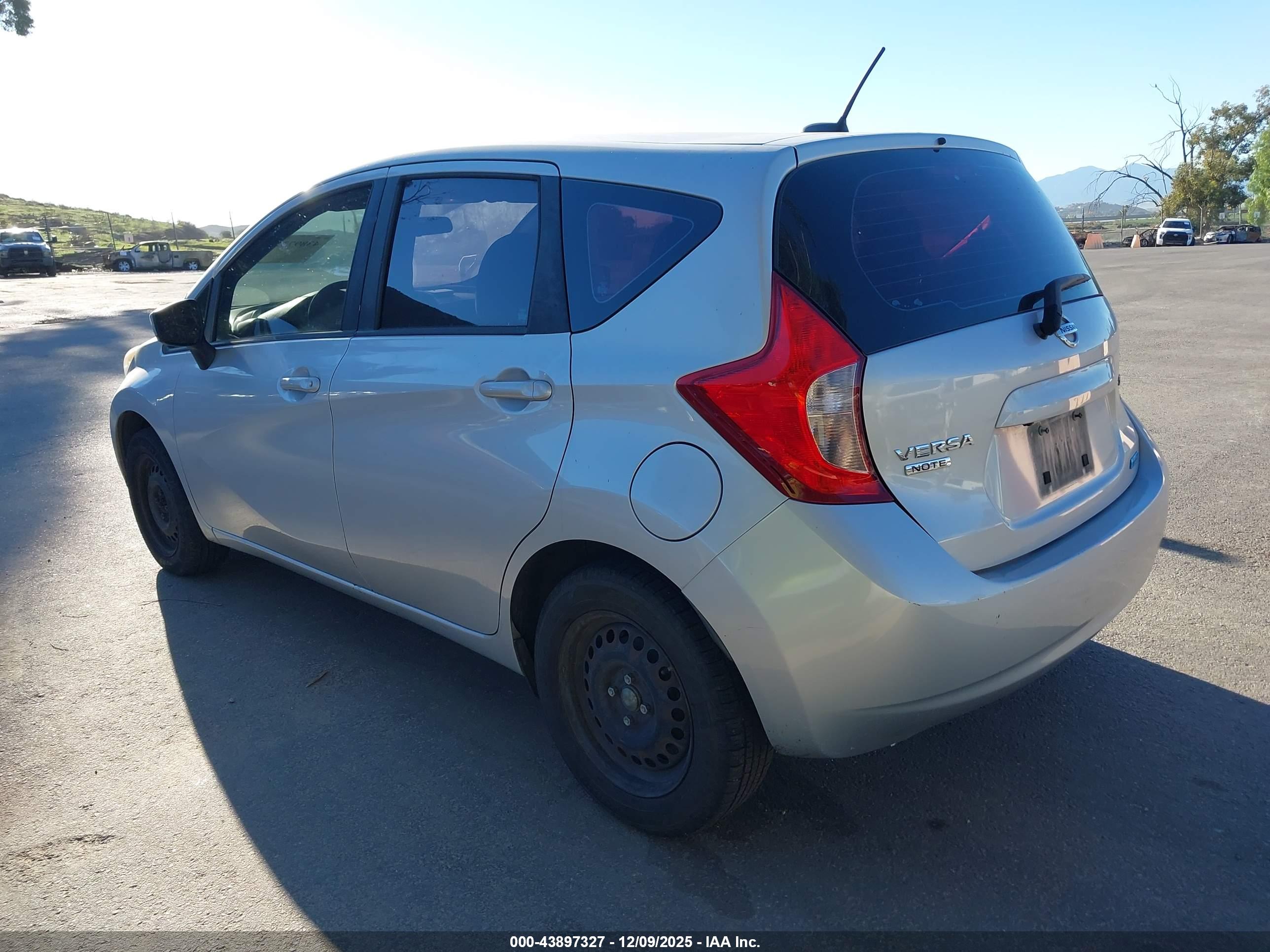NISSAN VERSA image 3