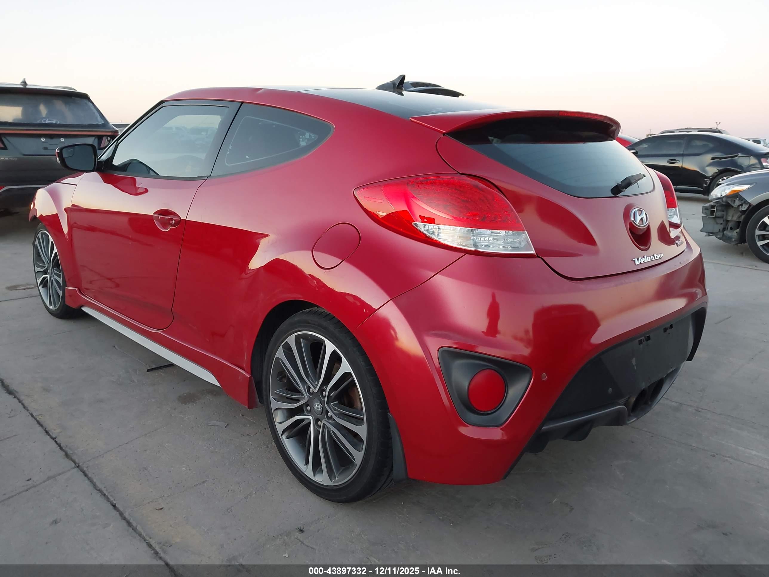 HYUNDAI VELOSTER image 3