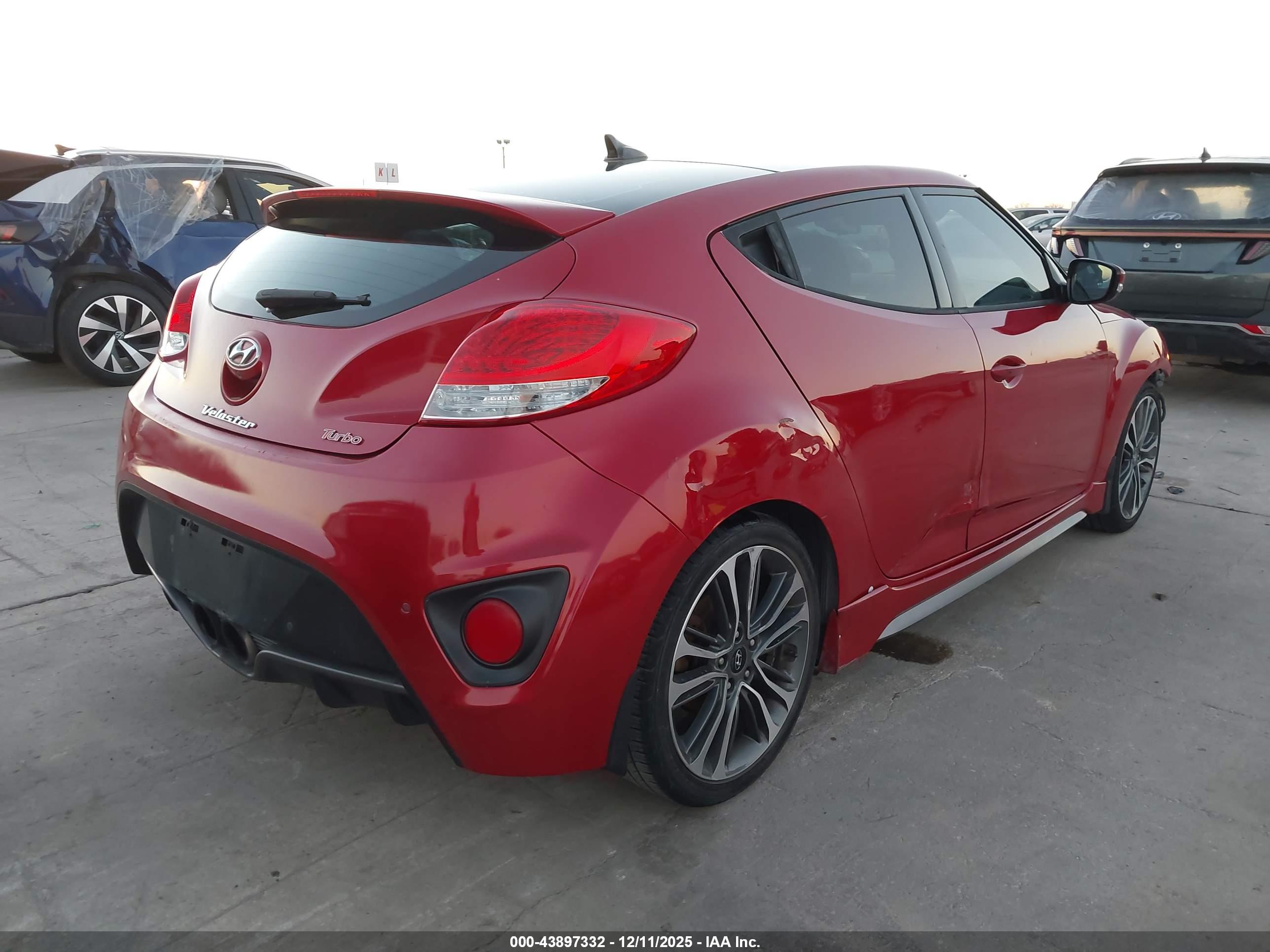 HYUNDAI VELOSTER image 4