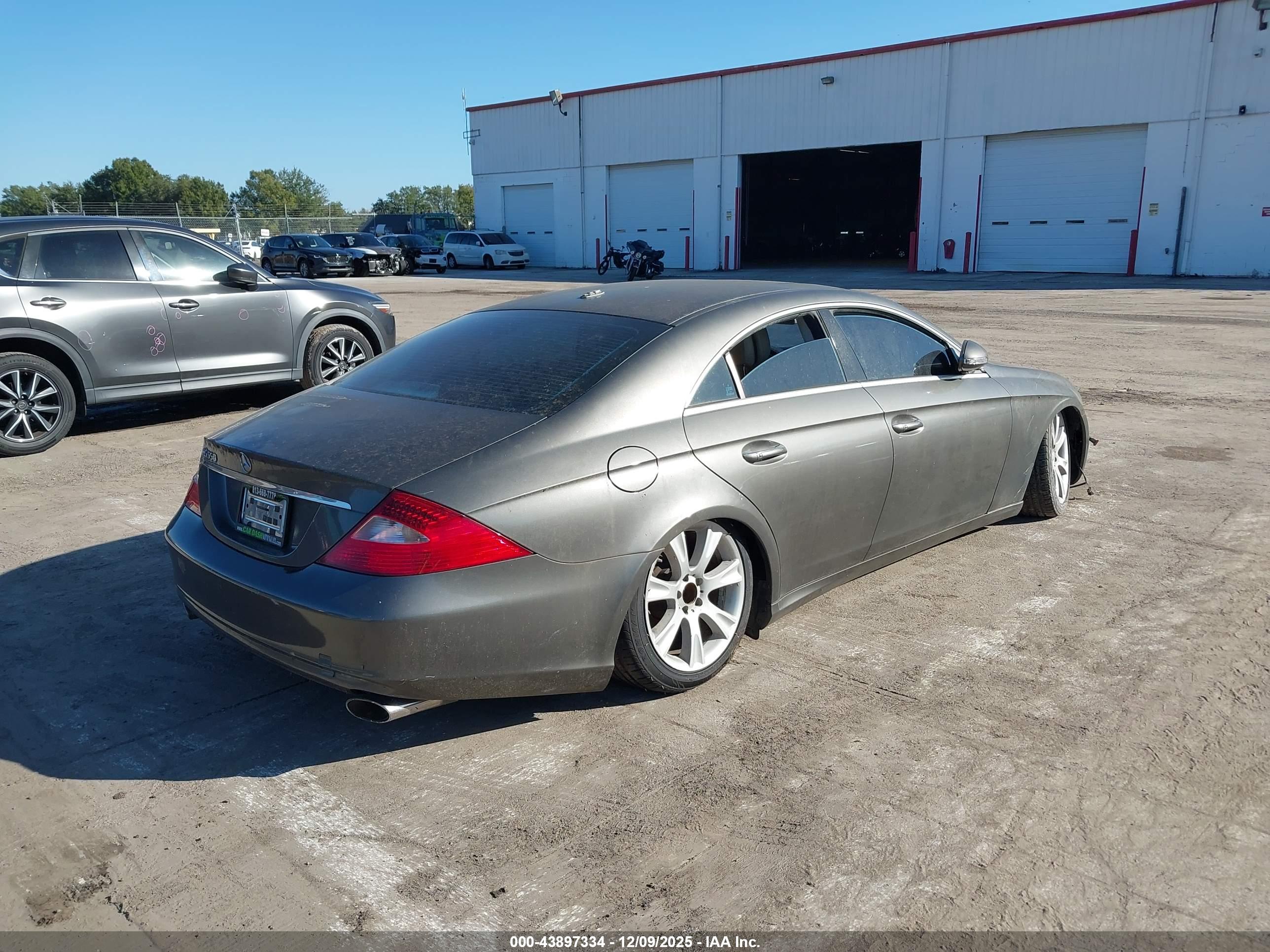 MERCEDES-BENZ CLS image 4