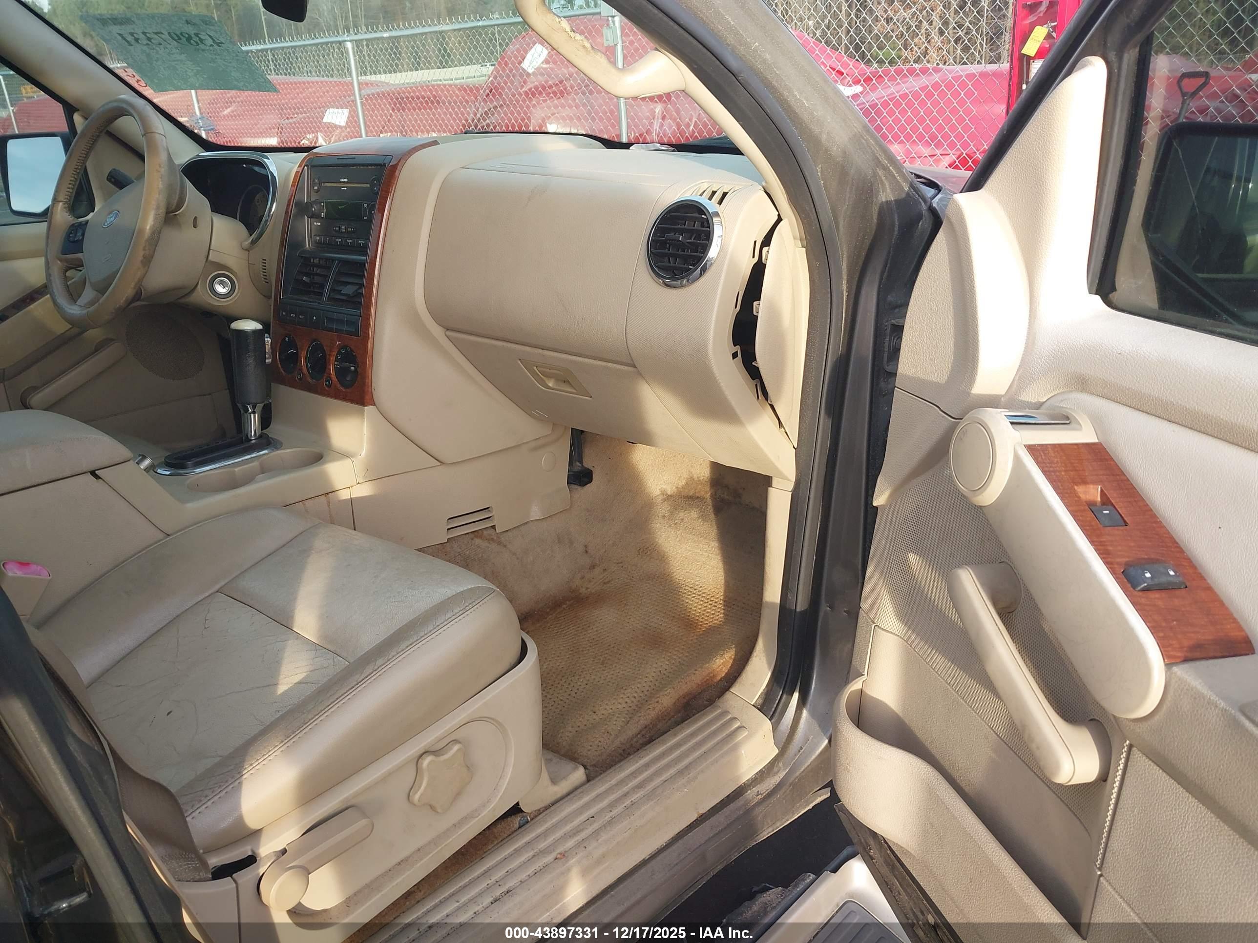 FORD EXPLORER image 5