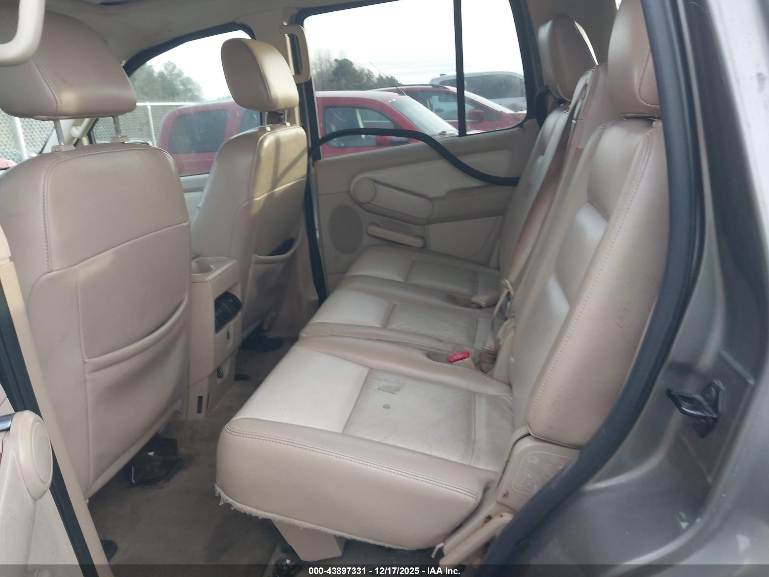 FORD EXPLORER image 8
