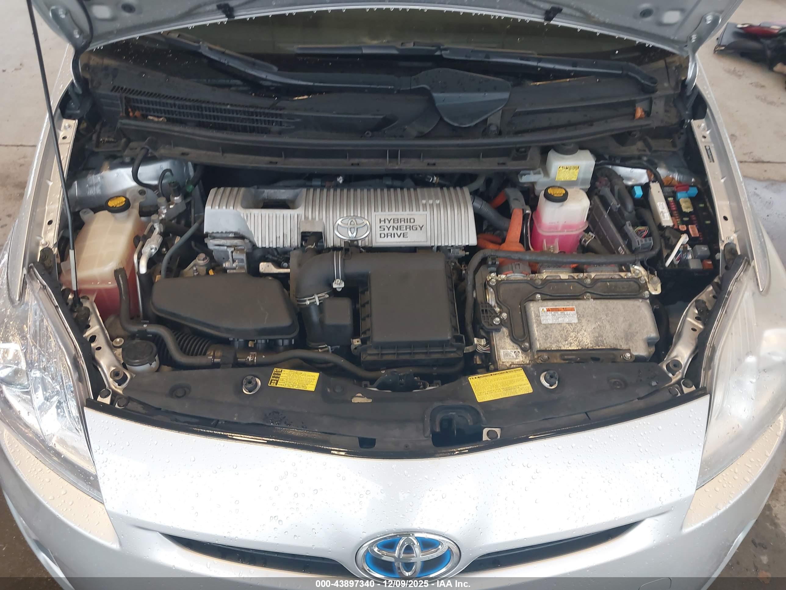 TOYOTA PRIUS image 10