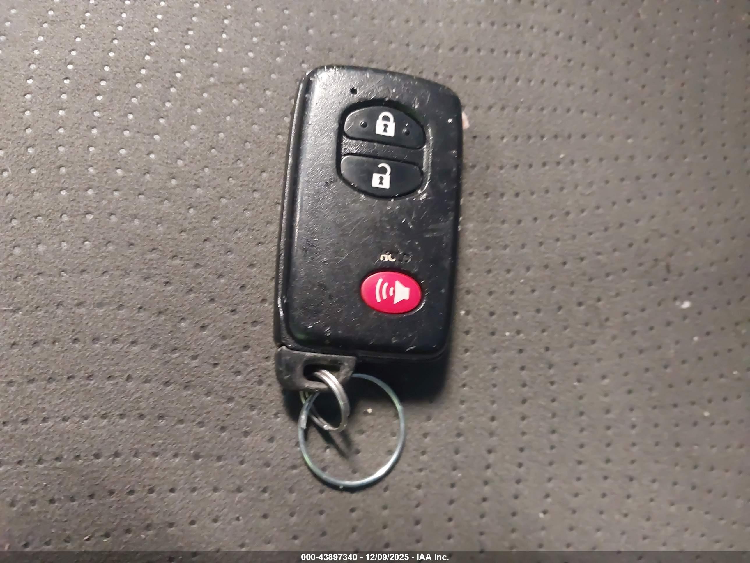 TOYOTA PRIUS image 11
