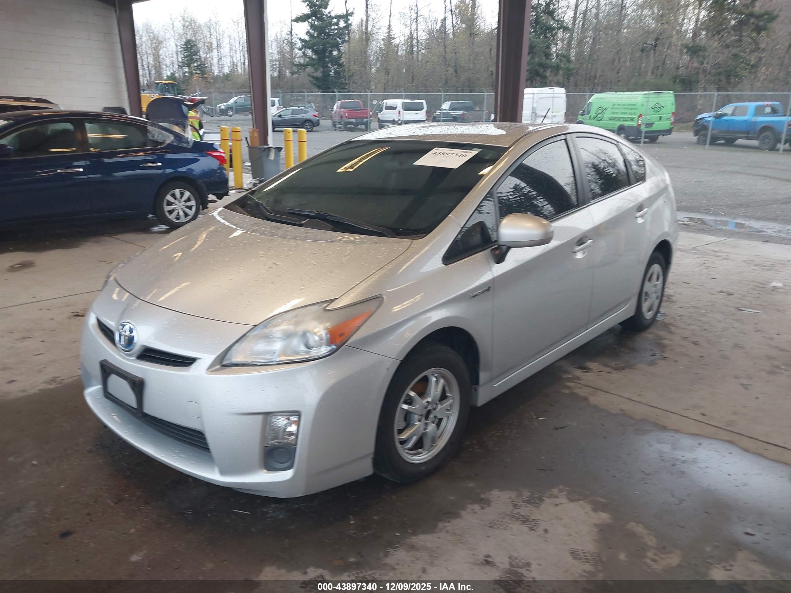 TOYOTA PRIUS image 2