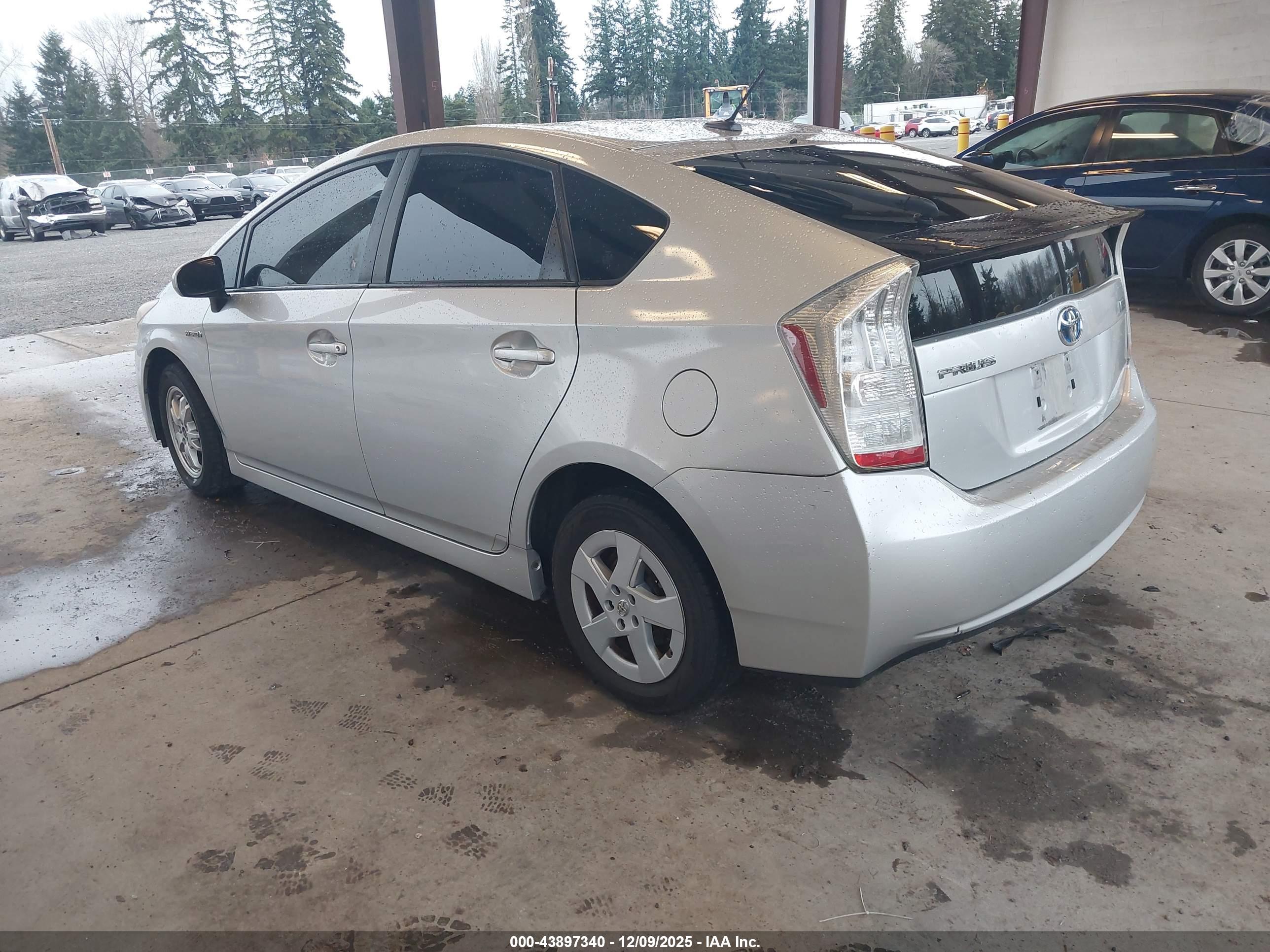 TOYOTA PRIUS image 3