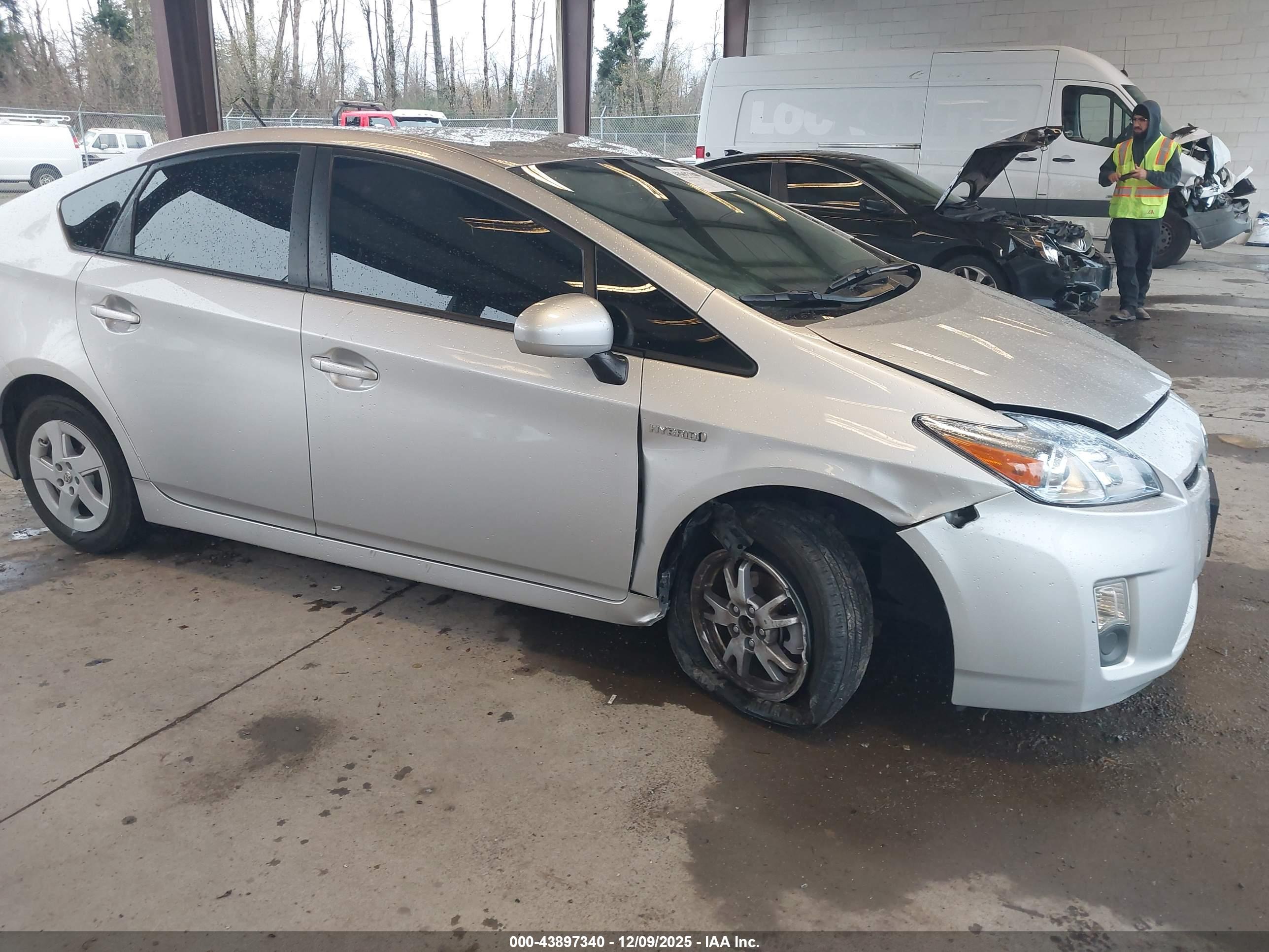 TOYOTA PRIUS image 6