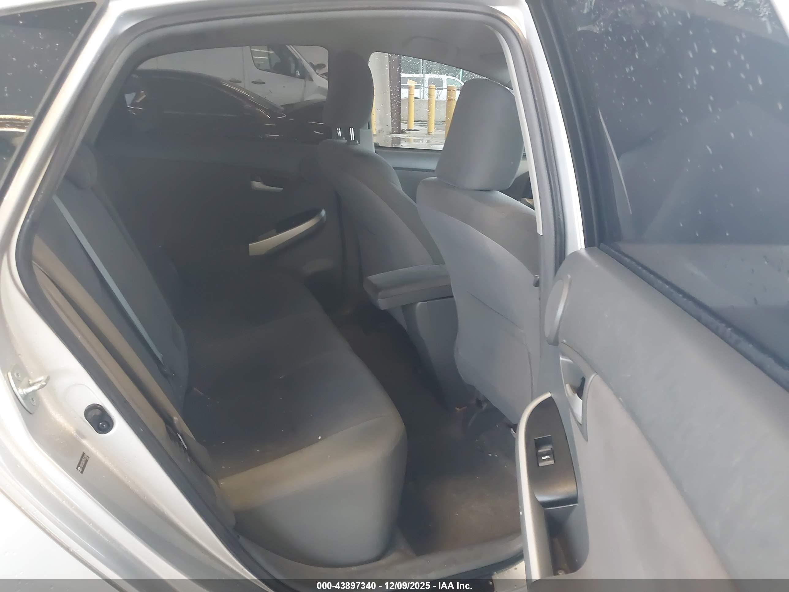 TOYOTA PRIUS image 8