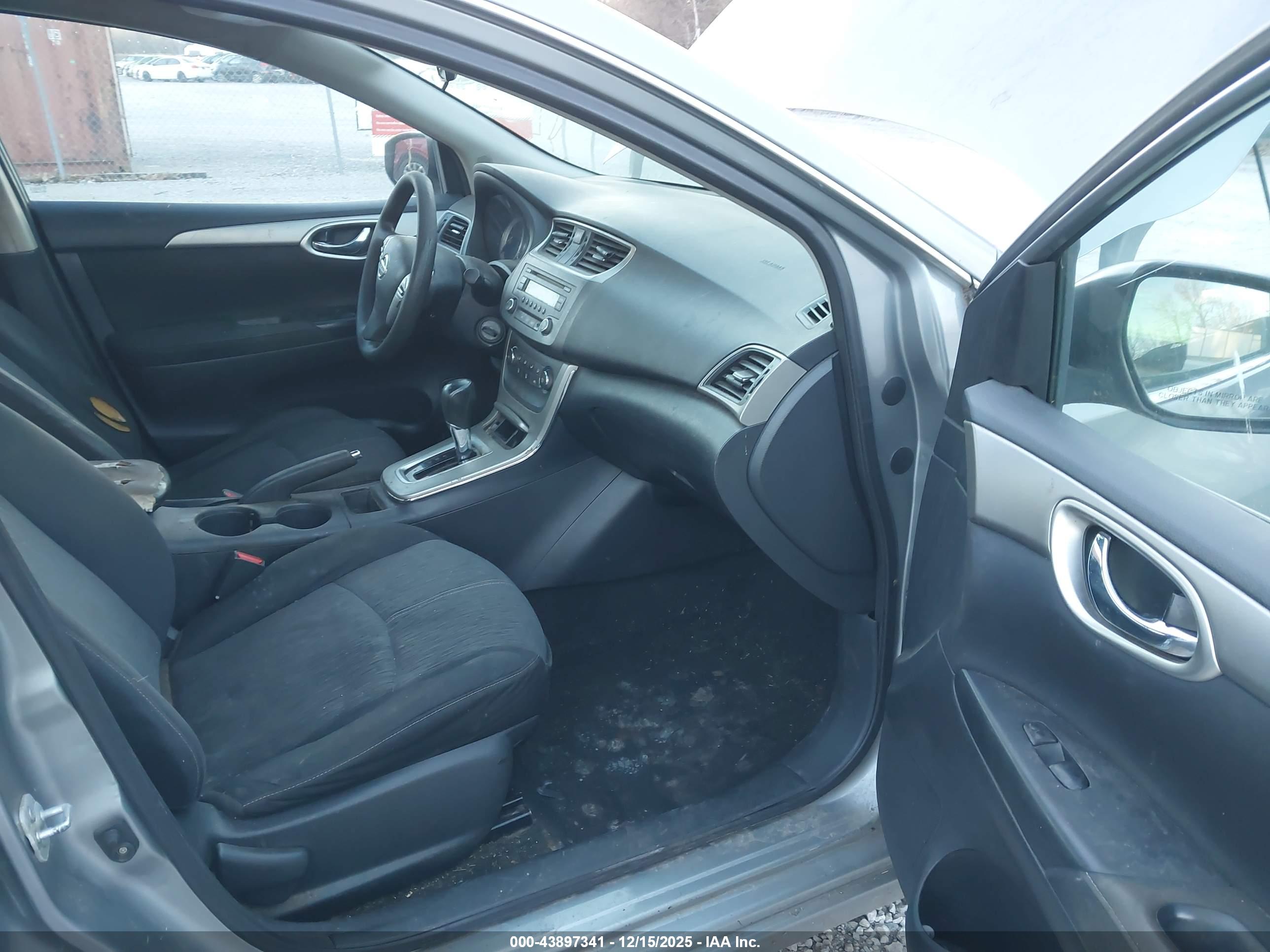 NISSAN SENTRA image 5