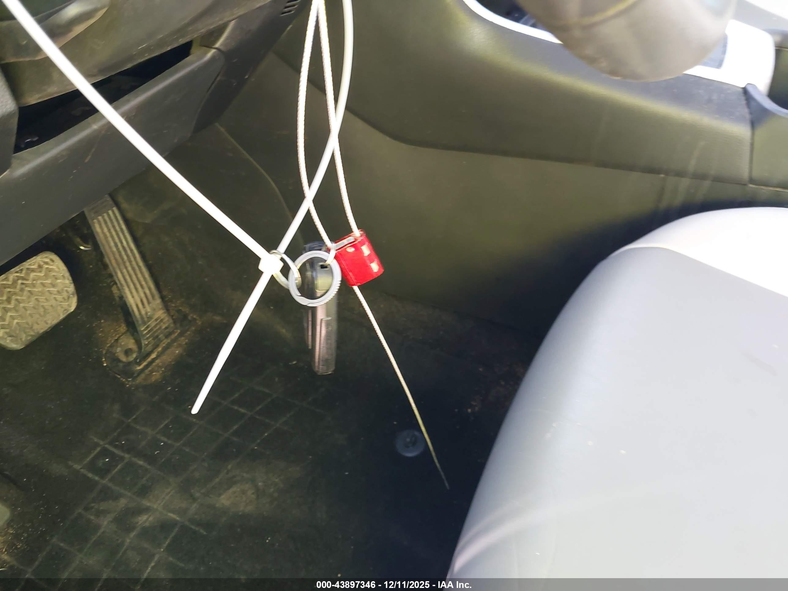 TOYOTA RAV4 image 11