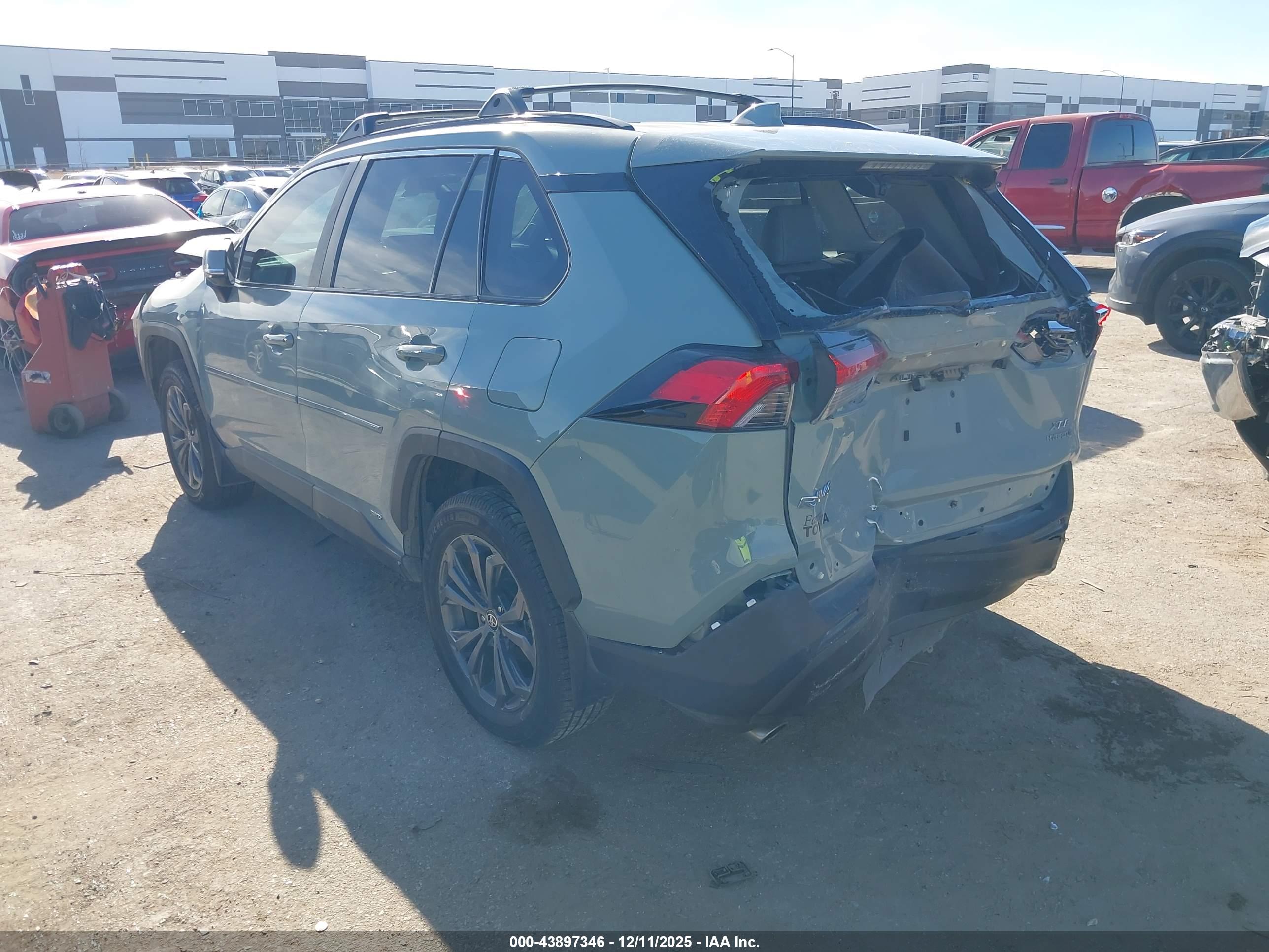 TOYOTA RAV4 image 3