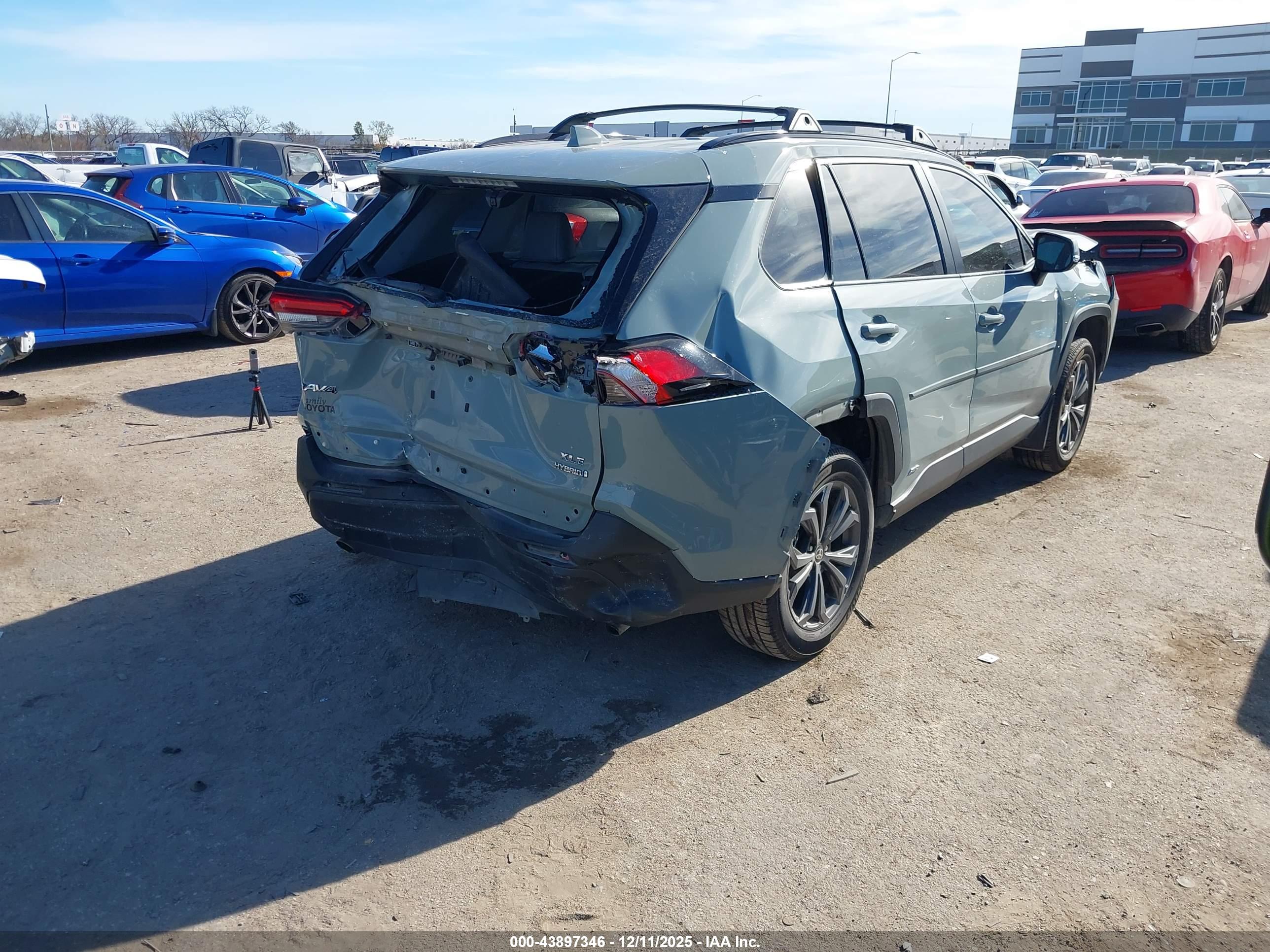 TOYOTA RAV4 image 4