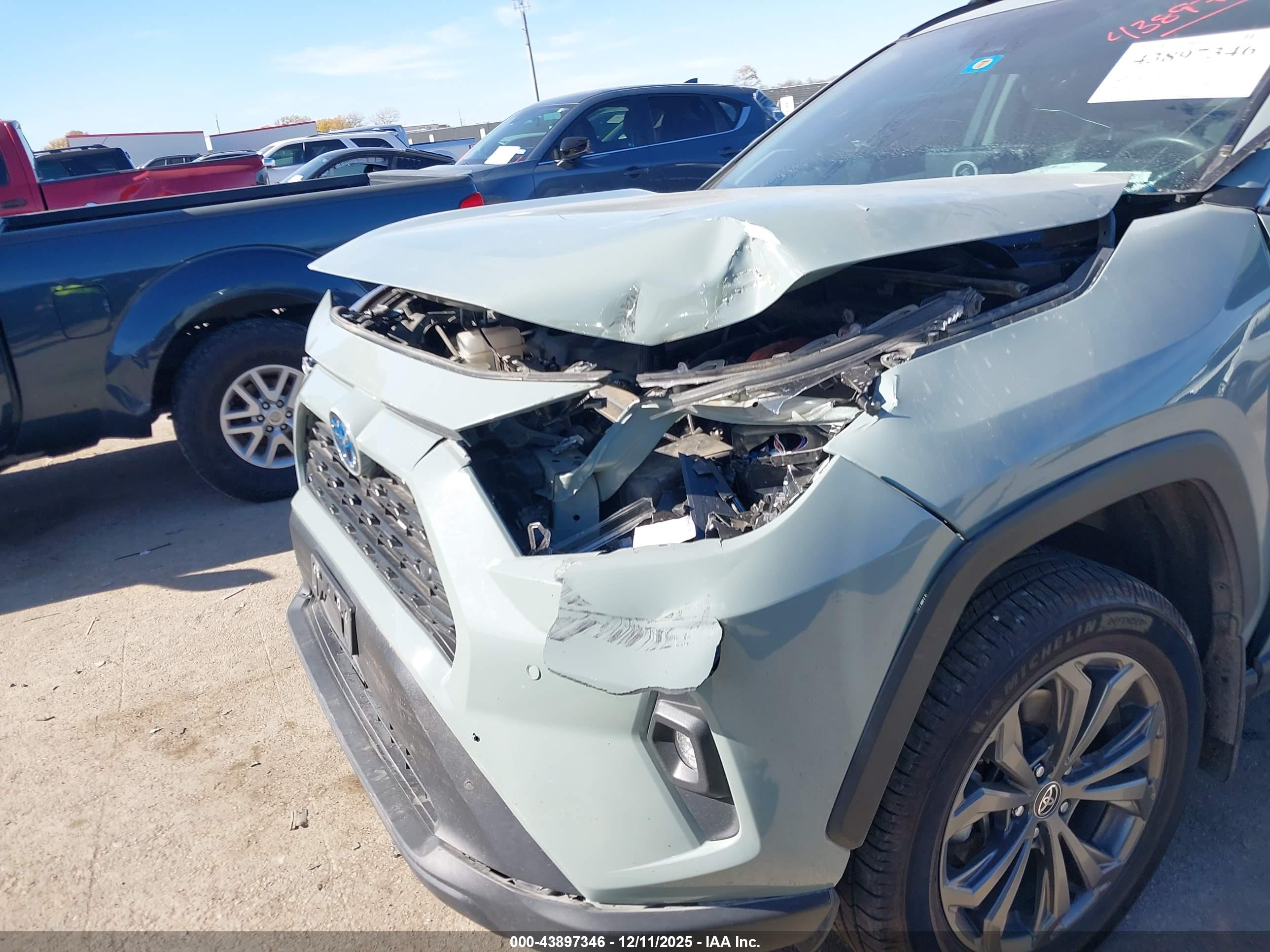 TOYOTA RAV4 image 6