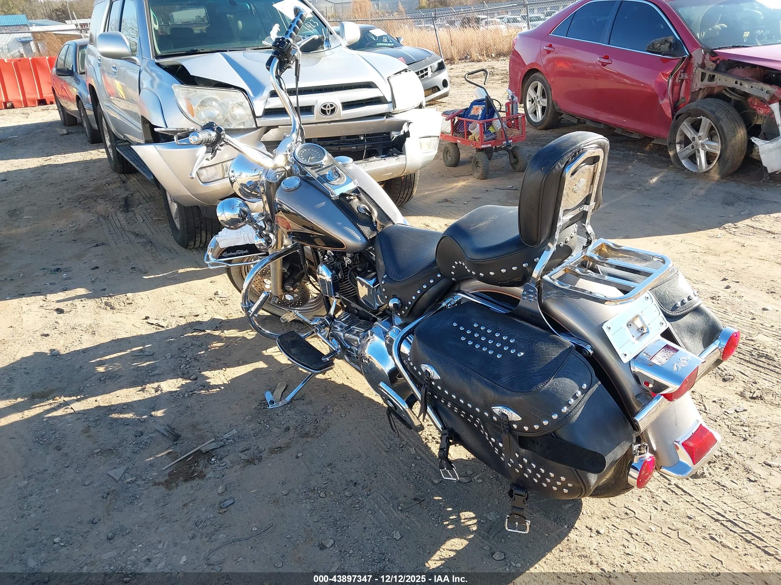 HARLEY-DAVIDSON FLSTC image 3
