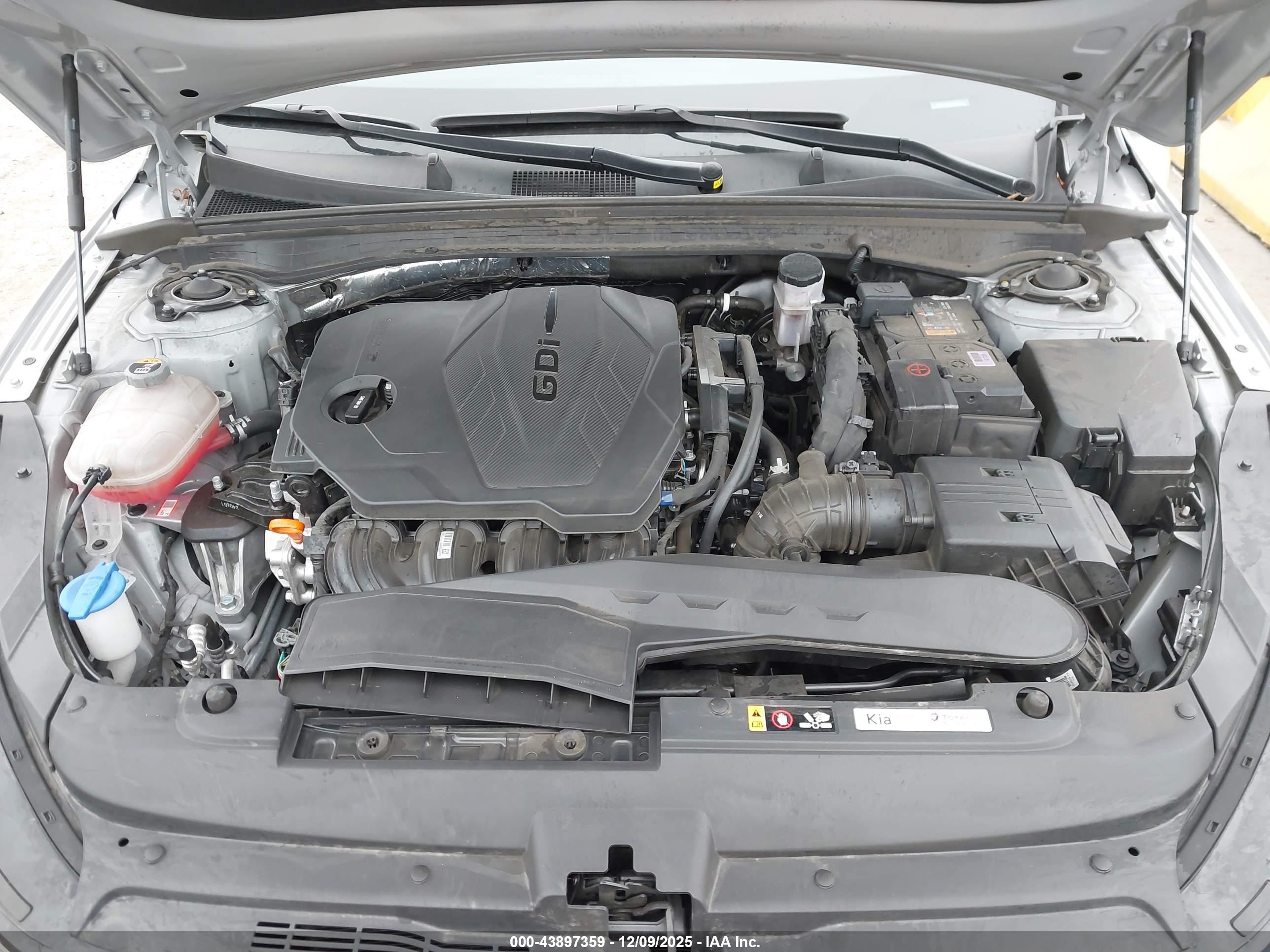 KIA K5 image 10