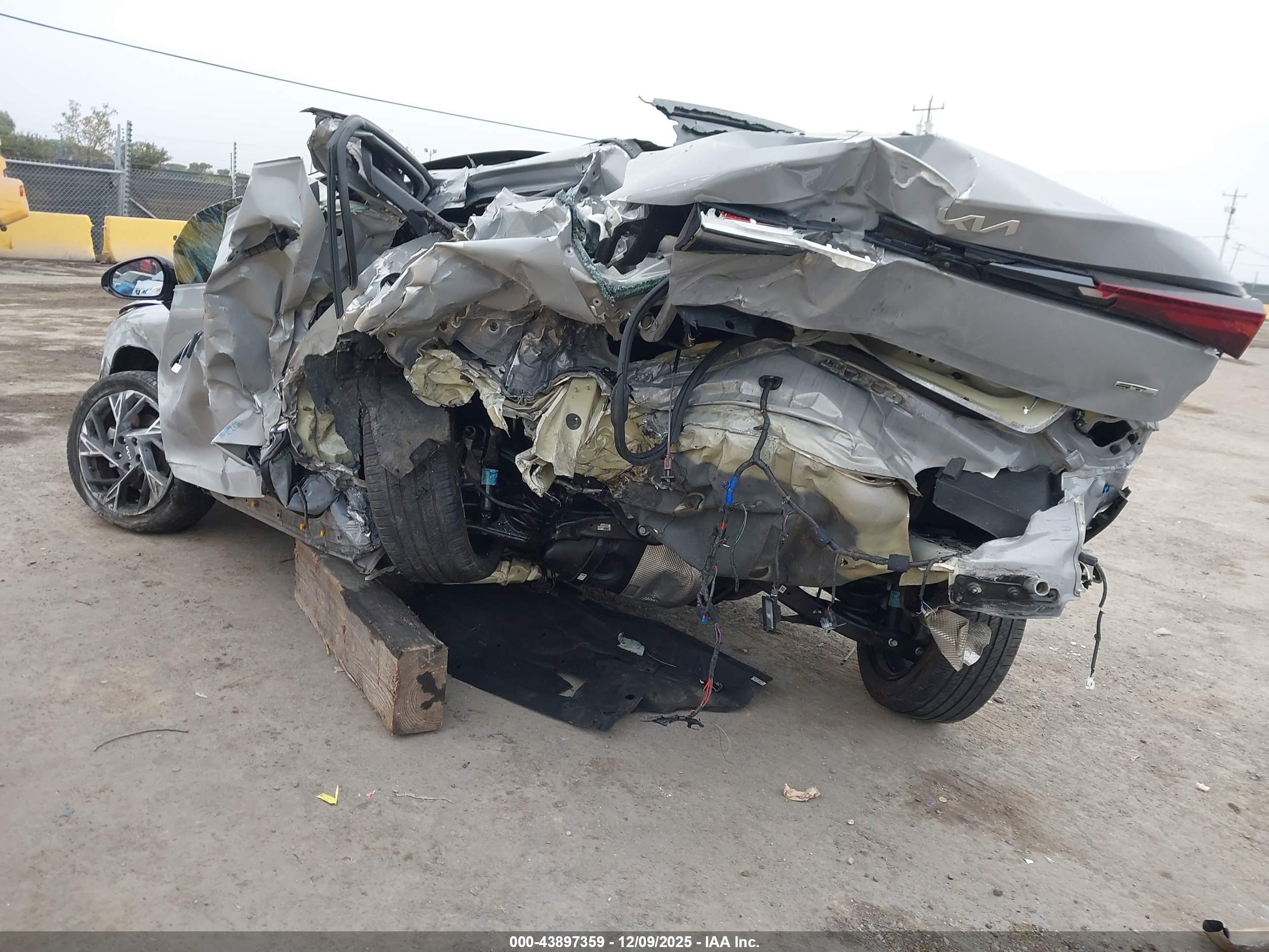 KIA K5 image 3