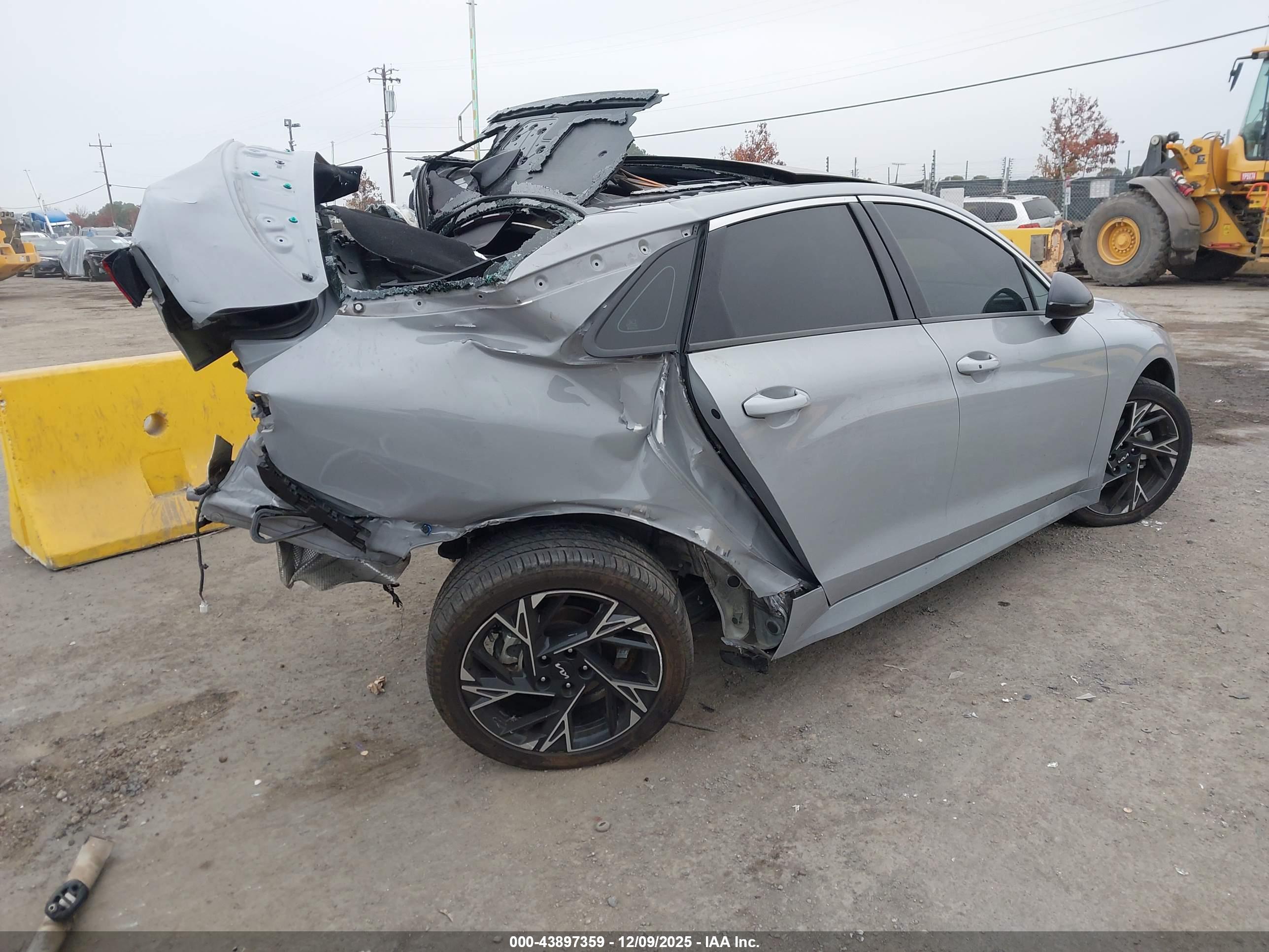KIA K5 image 4