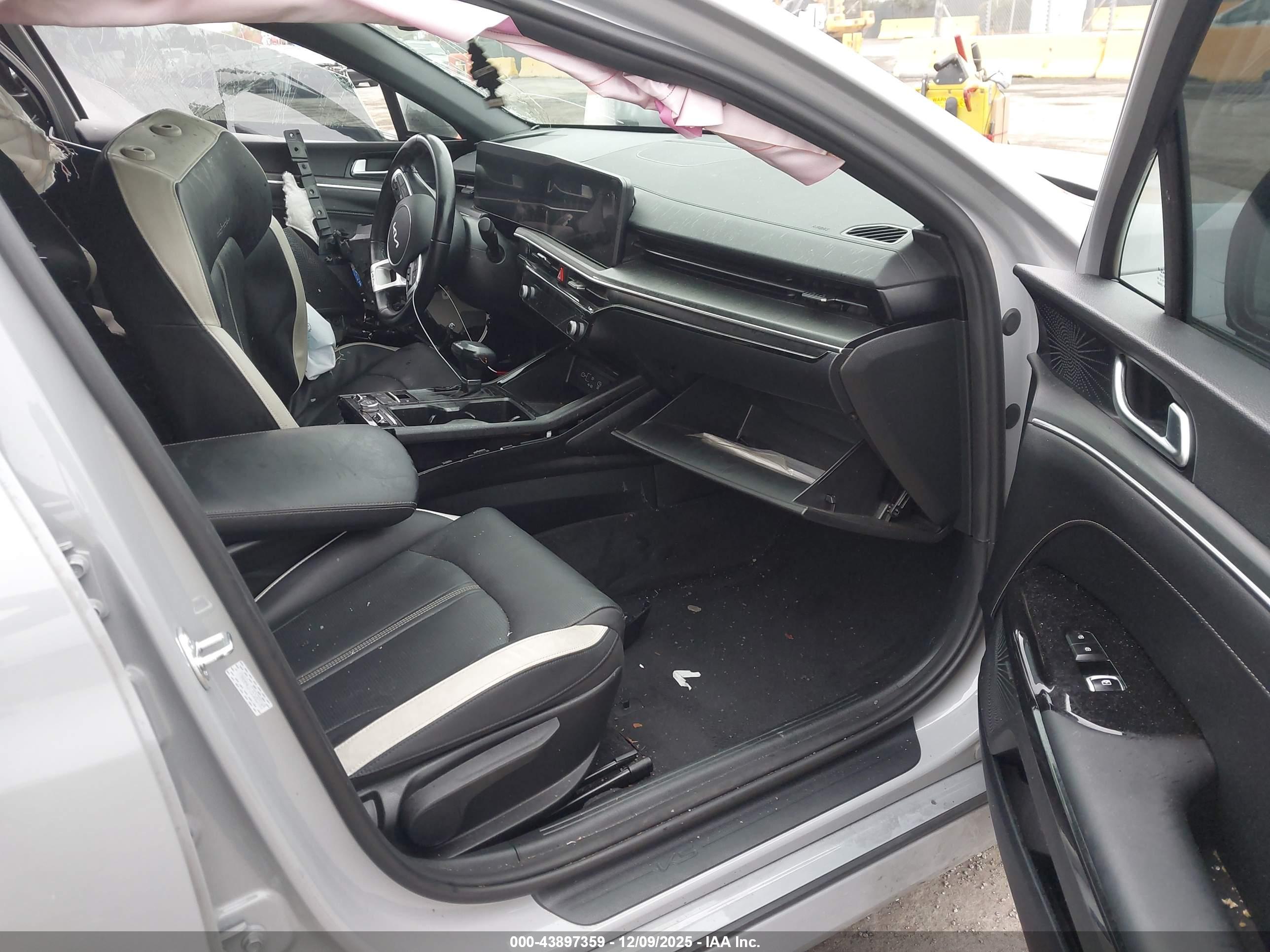 KIA K5 image 5