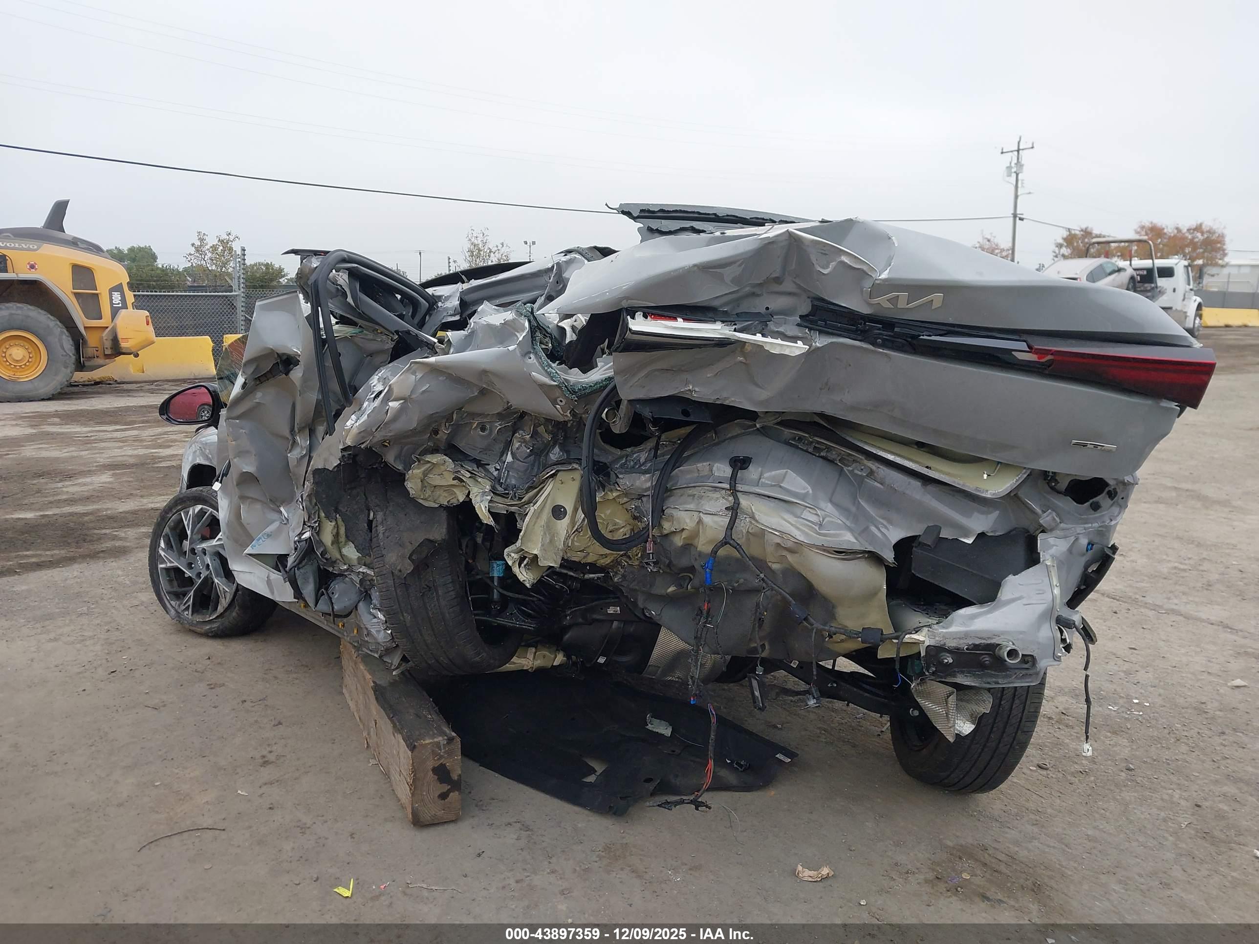 KIA K5 image 6