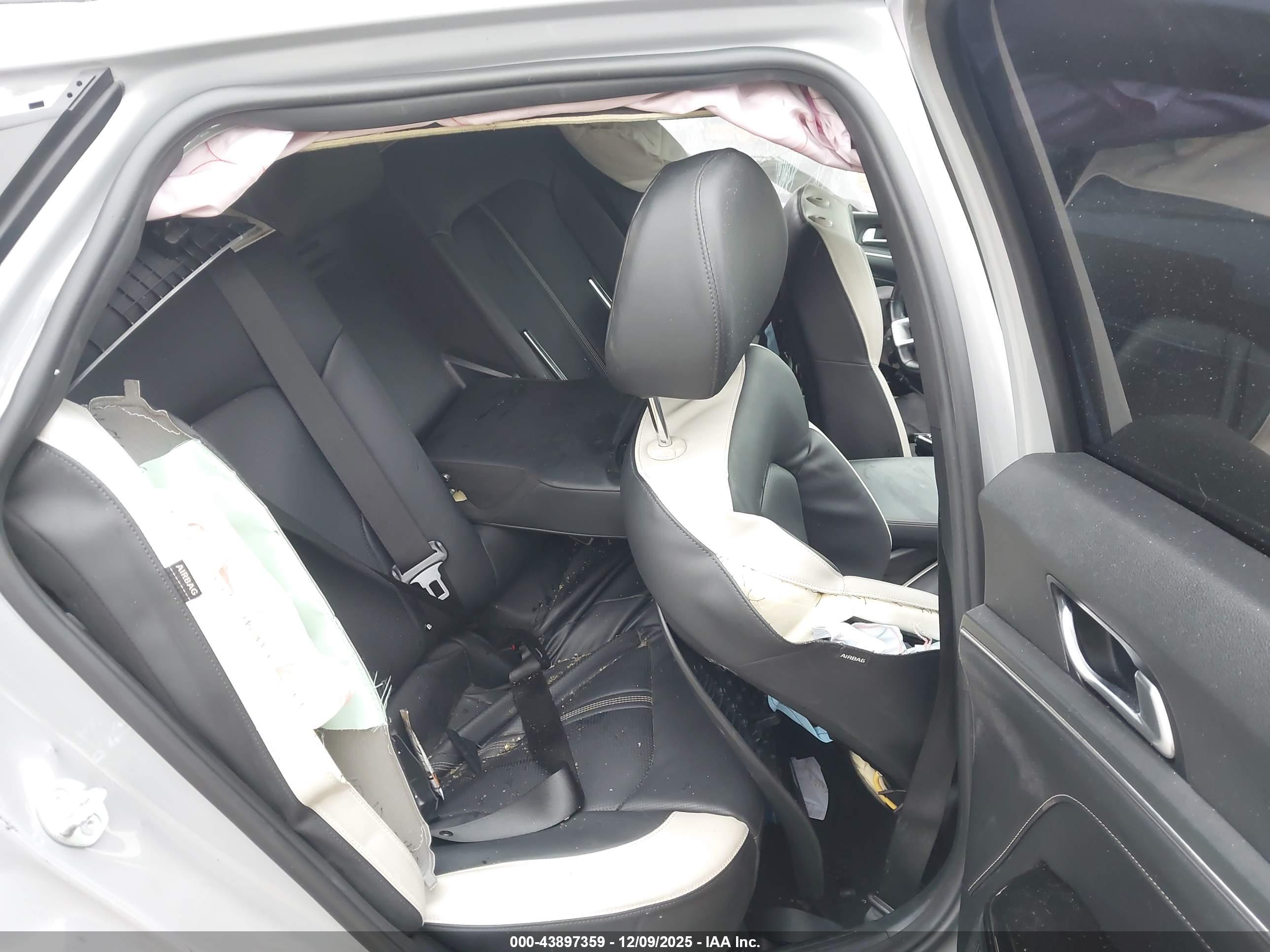 KIA K5 image 8