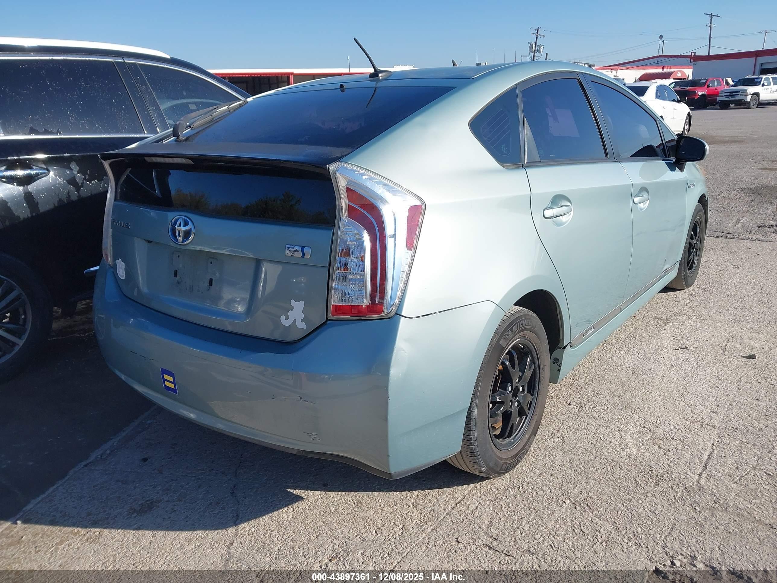 TOYOTA PRIUS image 4