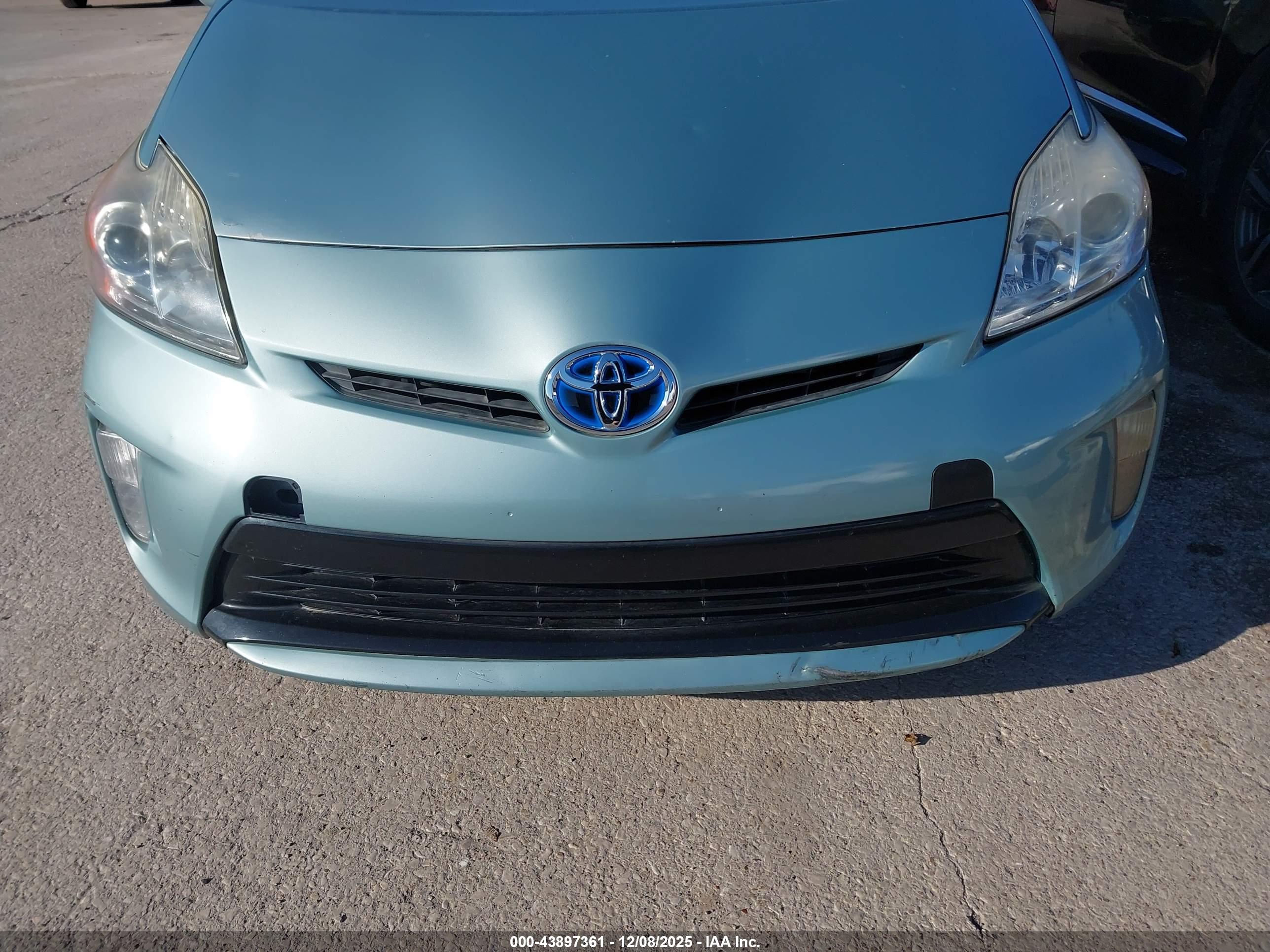 TOYOTA PRIUS image 6