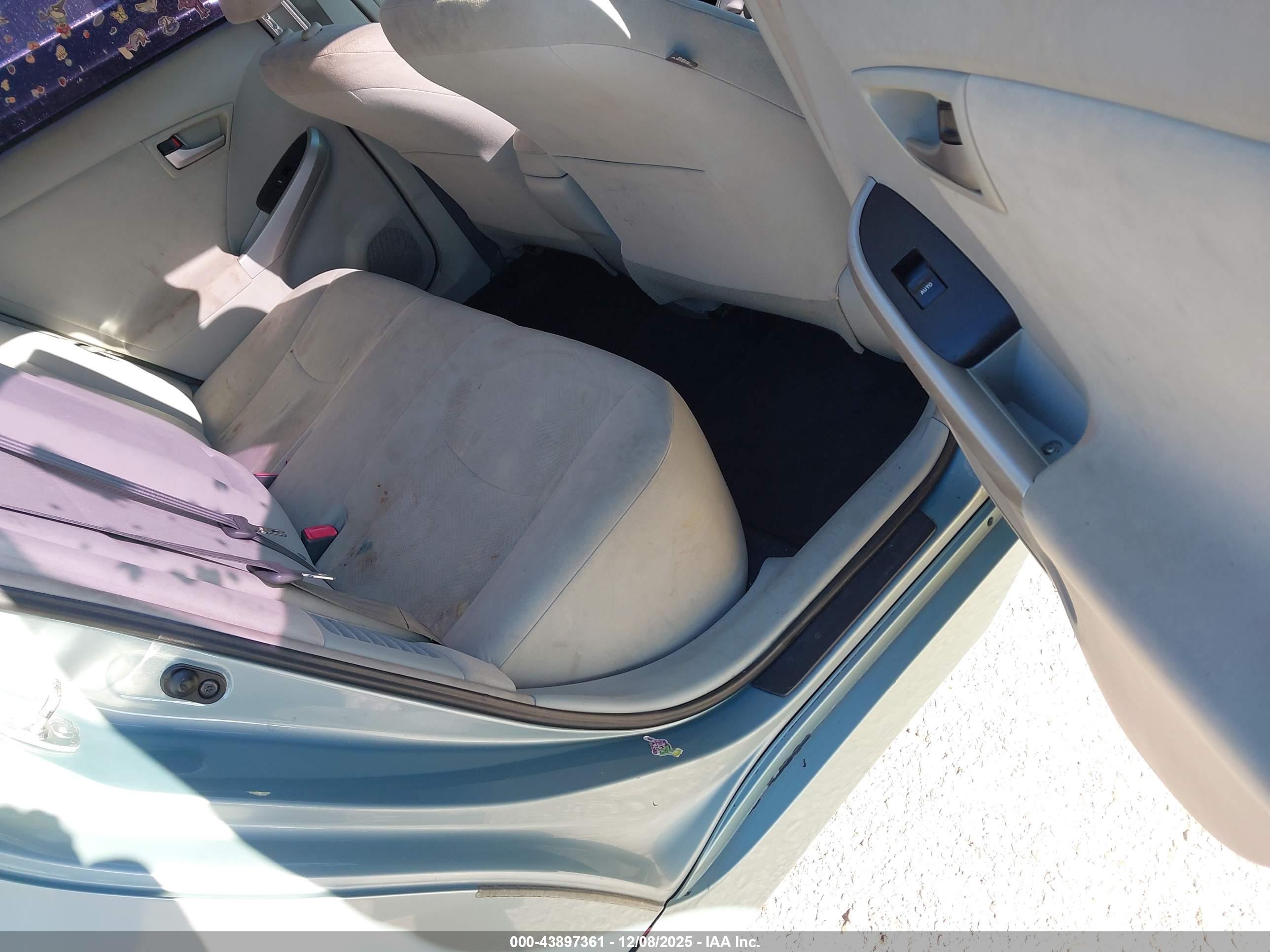 TOYOTA PRIUS image 8