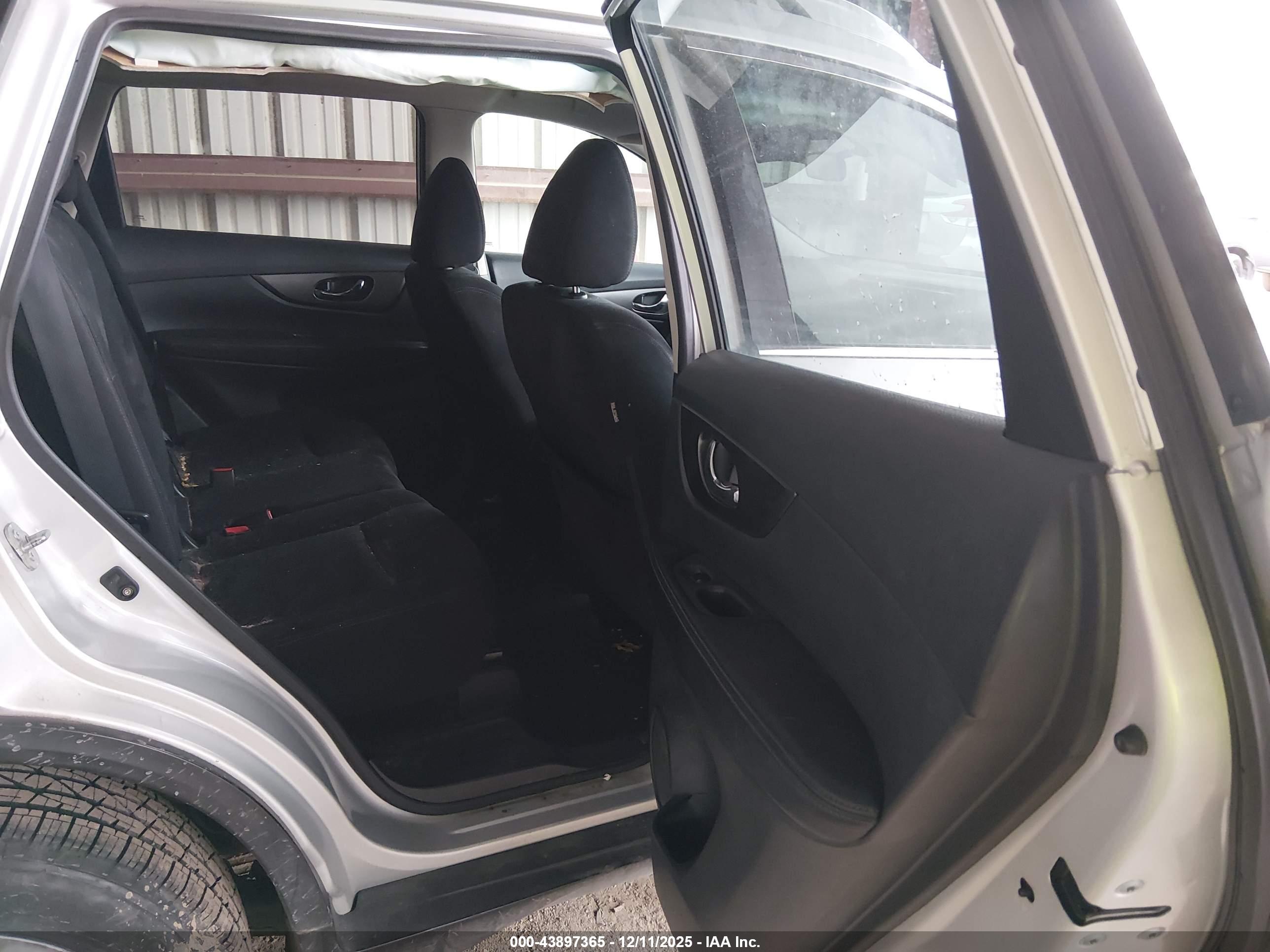NISSAN ROGUE image 8