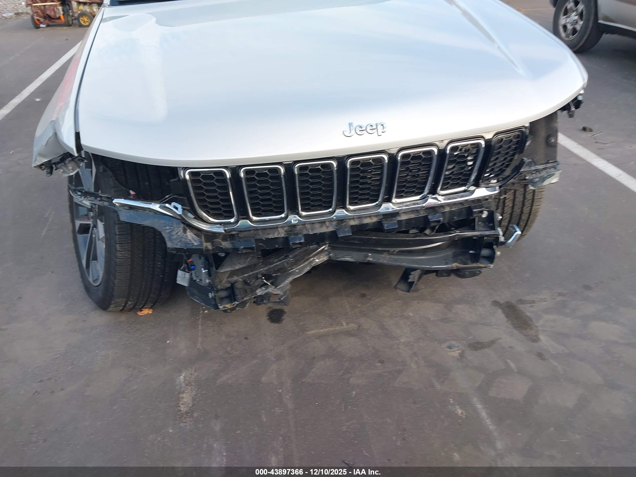 JEEP GRAND image 6